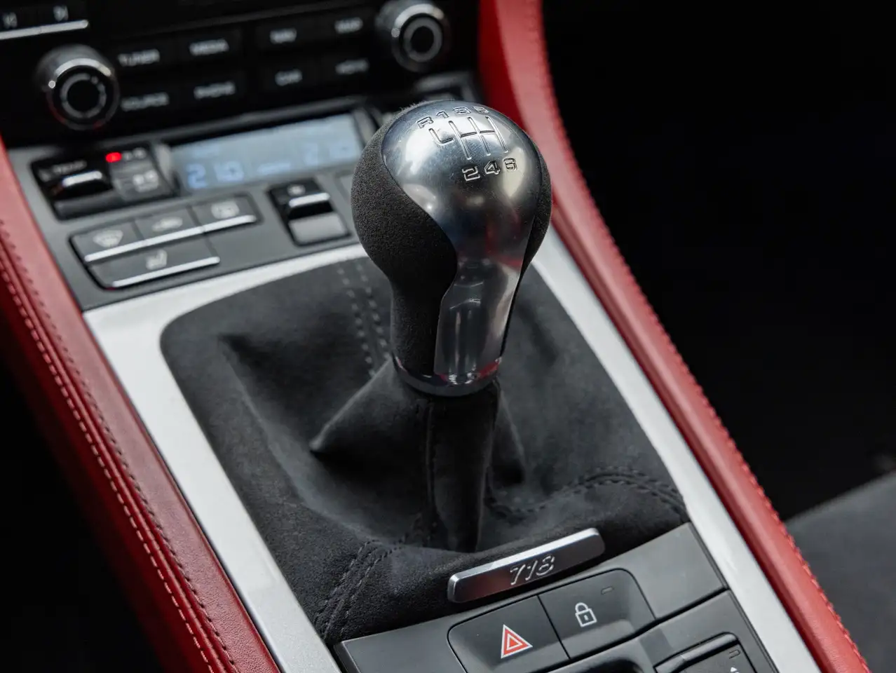 Porsche 718 Spyder снимка Porsche 718 Spyder