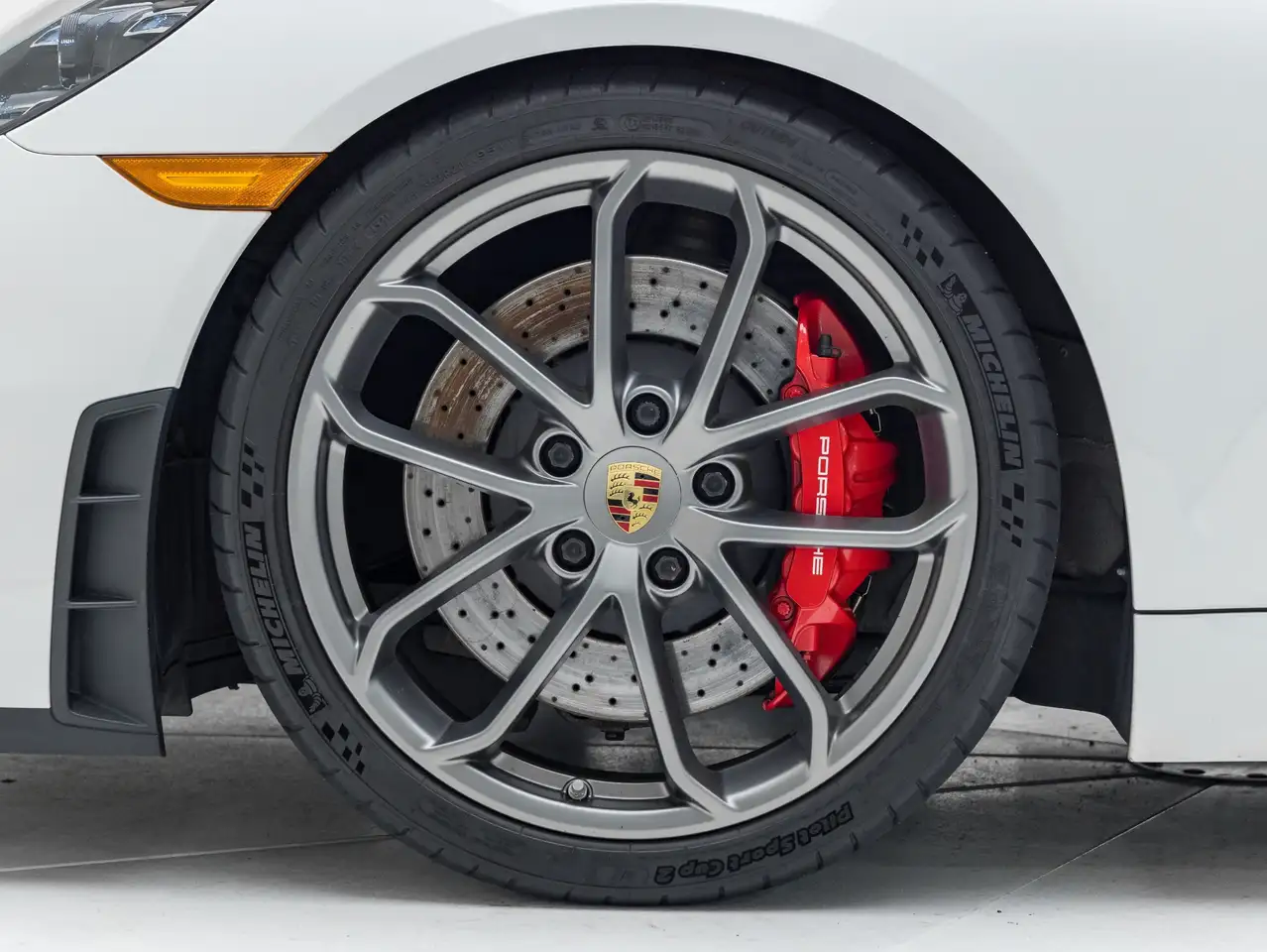 Porsche 718 Spyder снимка Porsche 718 Spyder