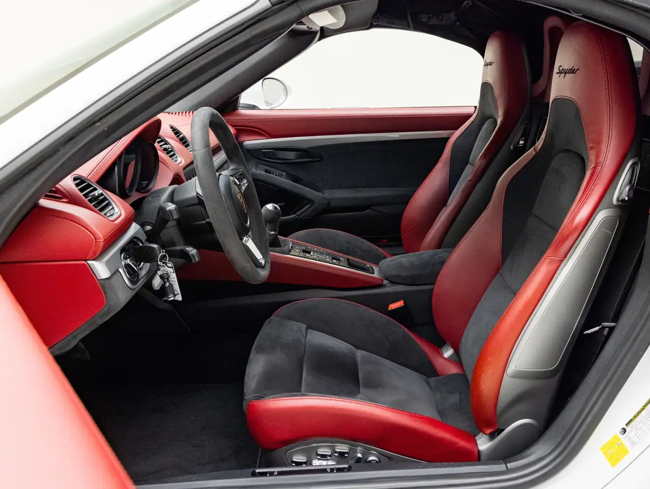 Porsche 718 Spyder снимка Porsche 718 Spyder