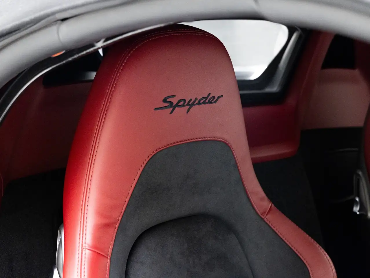 Porsche 718 Spyder снимка Porsche 718 Spyder