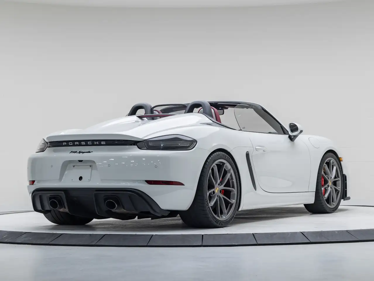 Porsche 718 Spyder снимка Porsche 718 Spyder