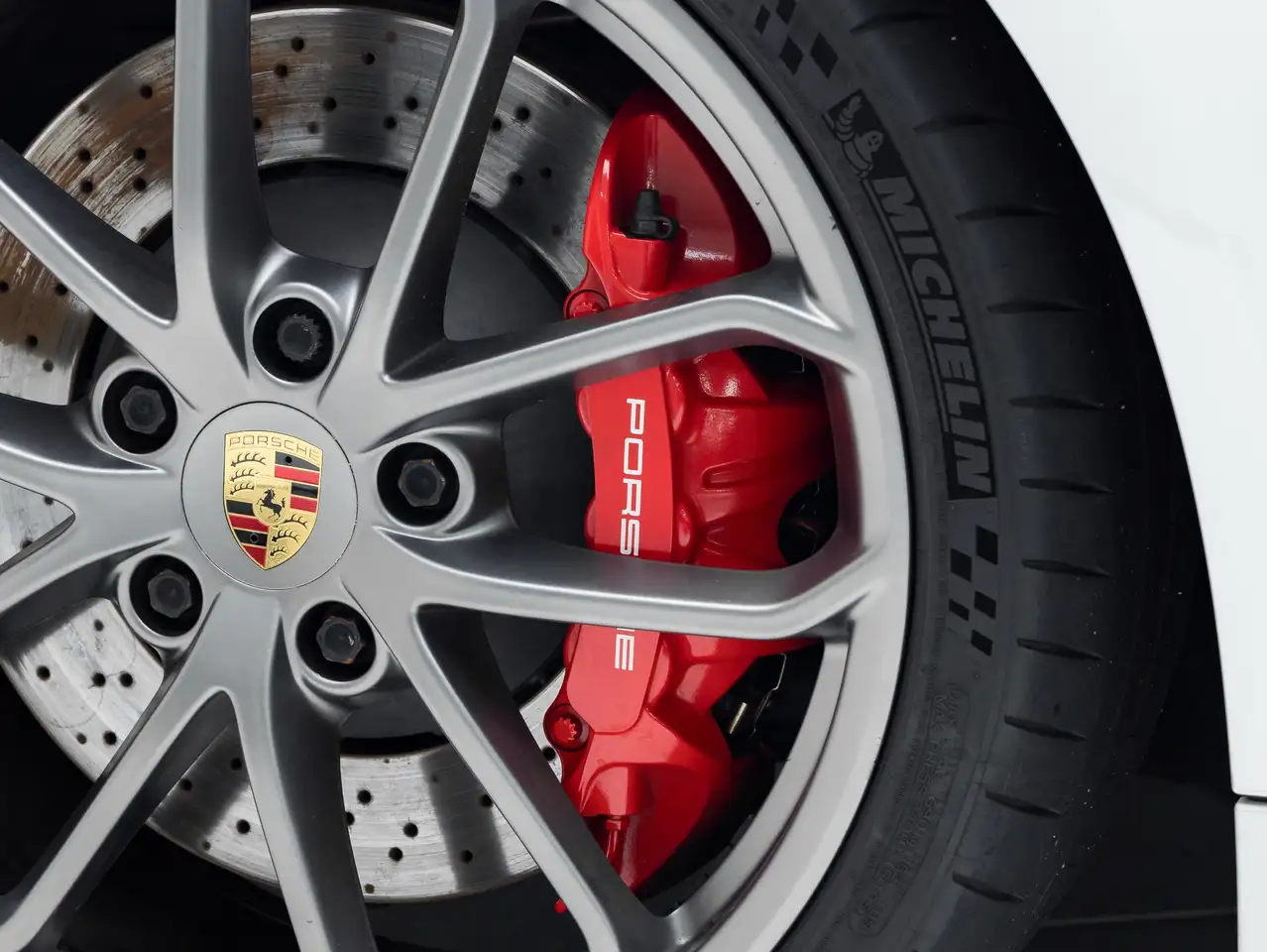 Porsche 718 Spyder снимка Porsche 718 Spyder