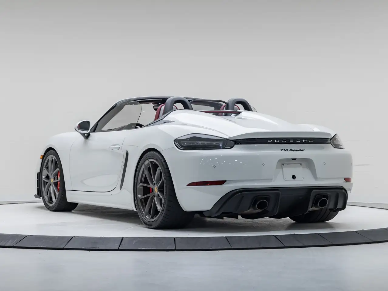 Porsche 718 Spyder снимка Porsche 718 Spyder
