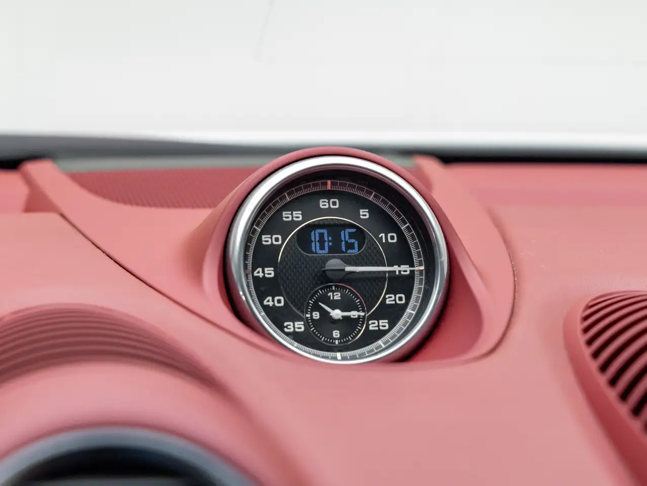 Porsche 718 Spyder снимка Porsche 718 Spyder