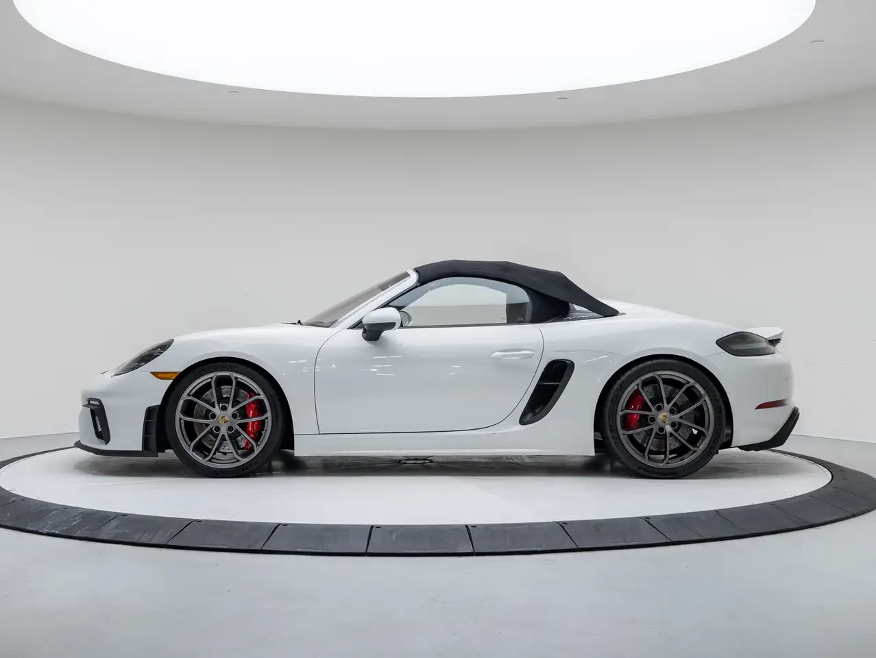Porsche 718 Spyder снимка Porsche 718 Spyder
