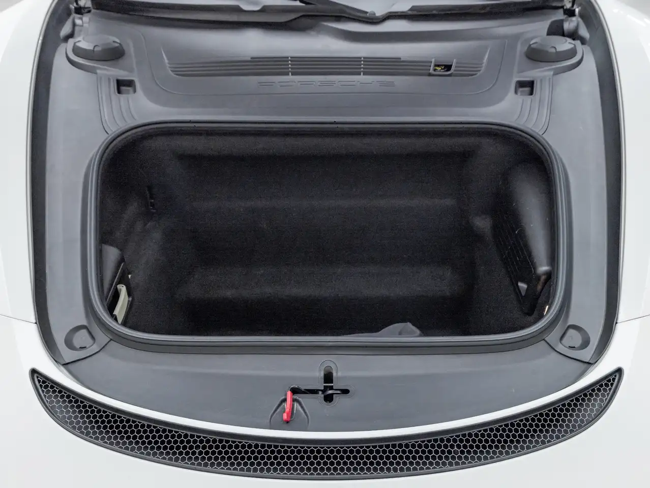 Porsche 718 Spyder снимка Porsche 718 Spyder