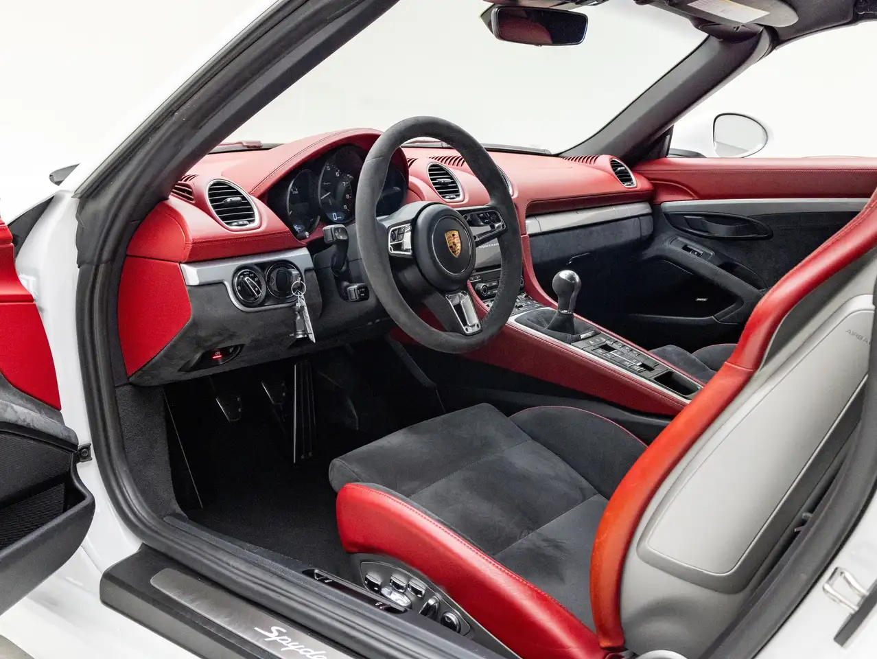 Porsche 718 Spyder снимка Porsche 718 Spyder