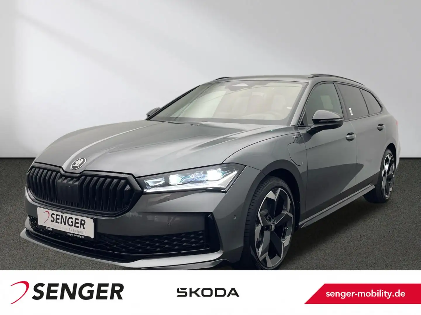 Skoda Superb Combi 1.5TSI iV Sportline Memory Panorama Grau - 1