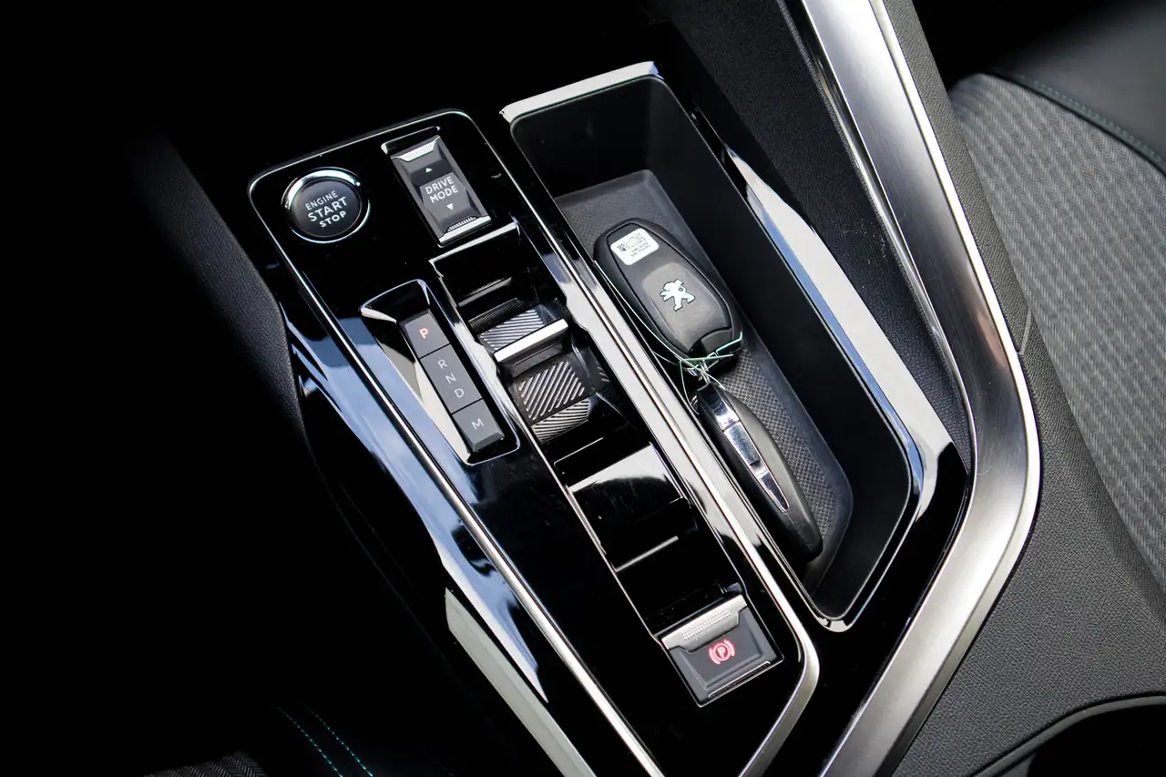 Peugeot 5008 1.2 Turbo MHEV Allure Pack DCT 25