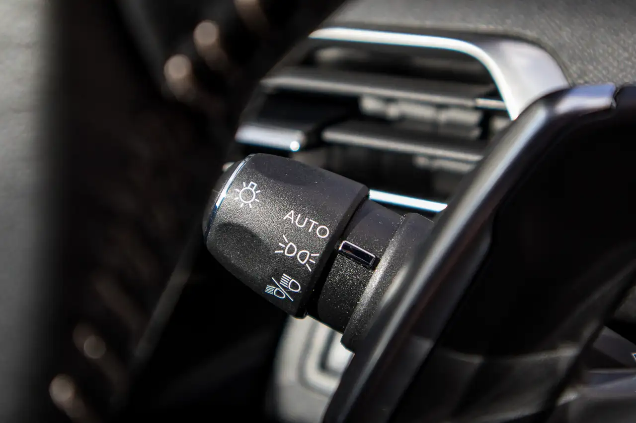 Peugeot 5008 1.2 Turbo MHEV Allure Pack DCT 28