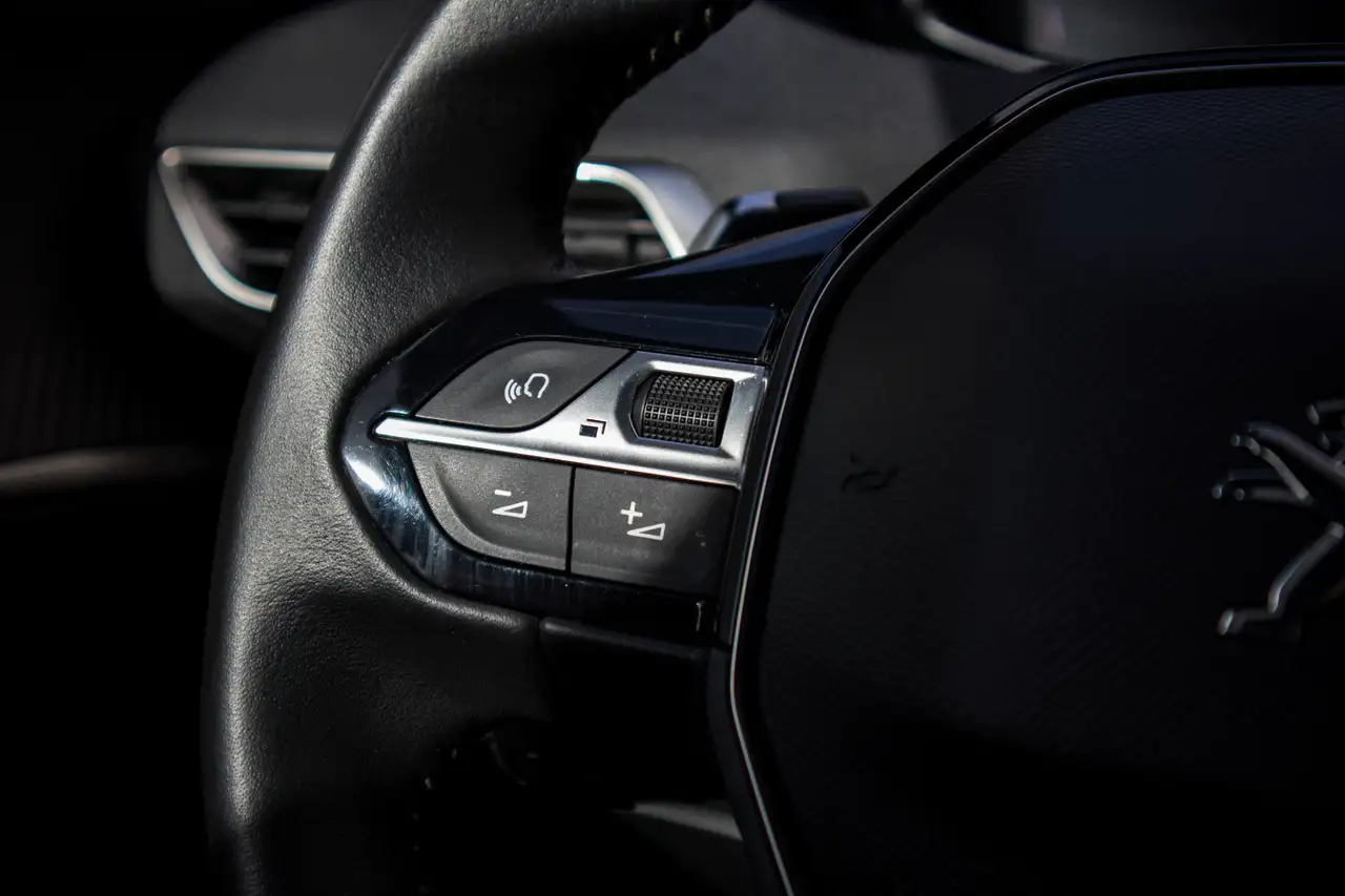 Peugeot 5008 1.2 Turbo MHEV Allure Pack DCT 14