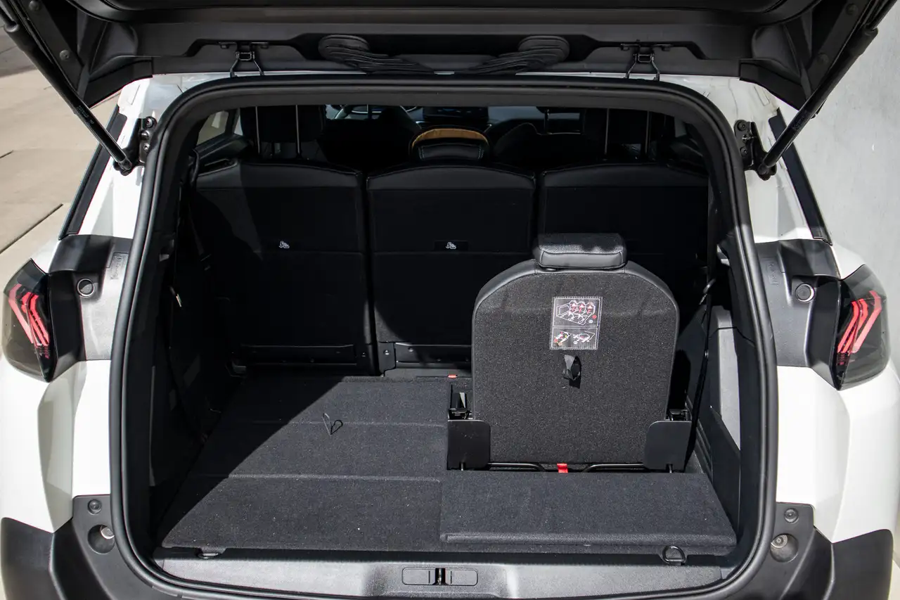 Peugeot 5008 1.2 Turbo MHEV Allure Pack DCT 11