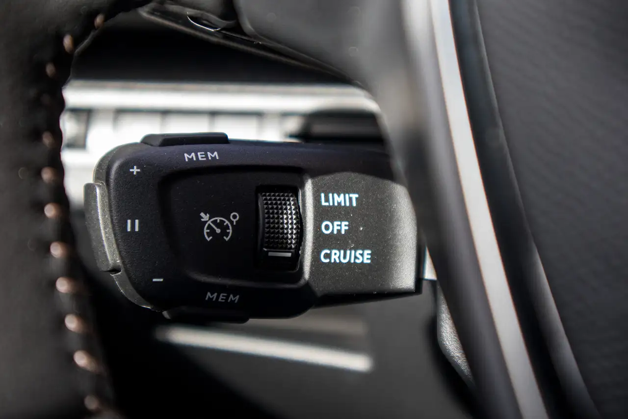 Peugeot 5008 1.2 Turbo MHEV Allure Pack DCT 29