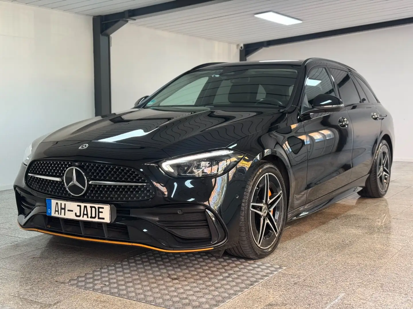 Mercedes-Benz C 200 T 4Matic *AMG*PANO*MBUX*AHK Schwarz - 2