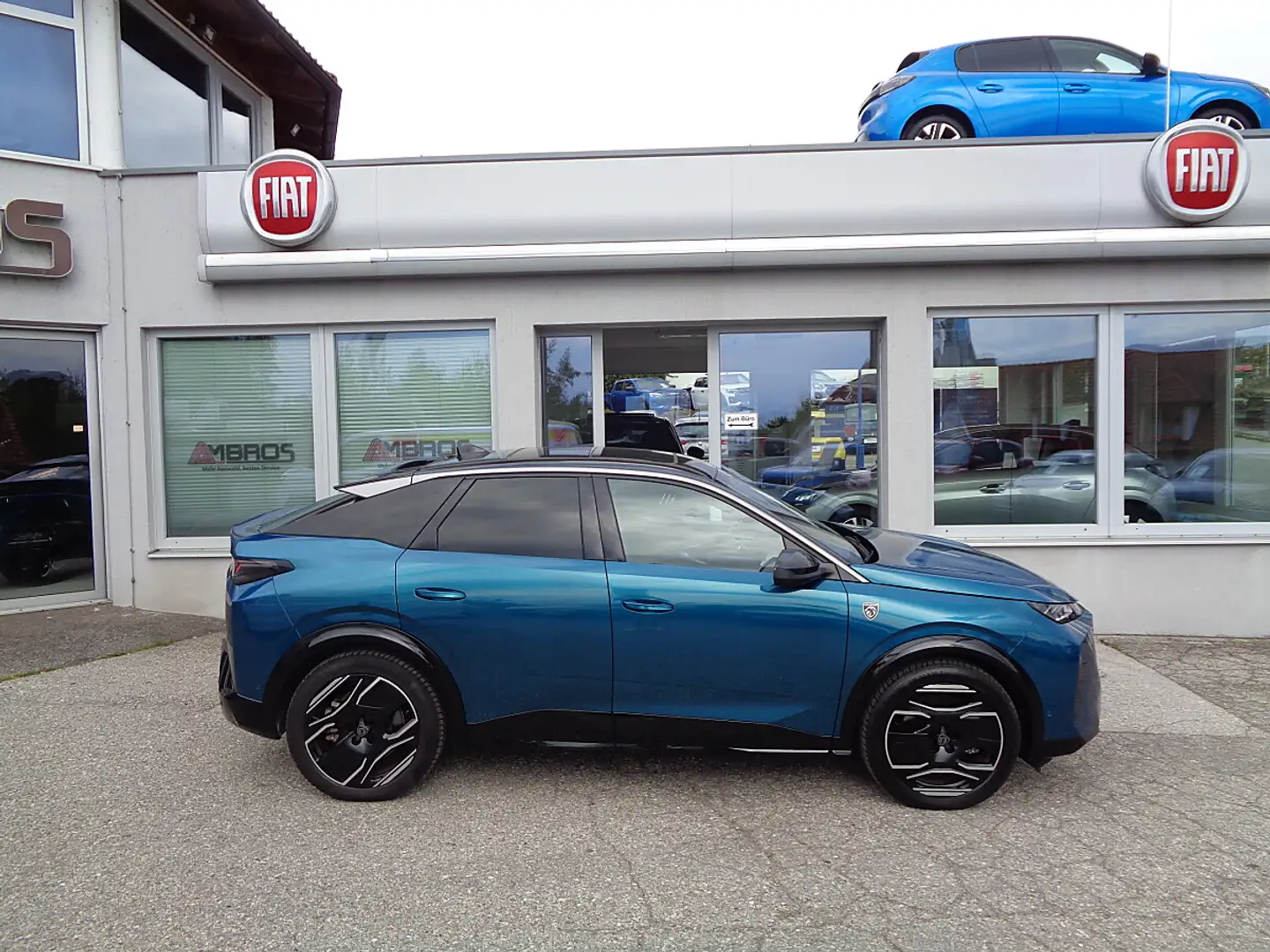 Peugeot 3008 Elektro GT EXCLUSIVE 325 73kWh ALLRAD FOCAL PAN... Blau - 2