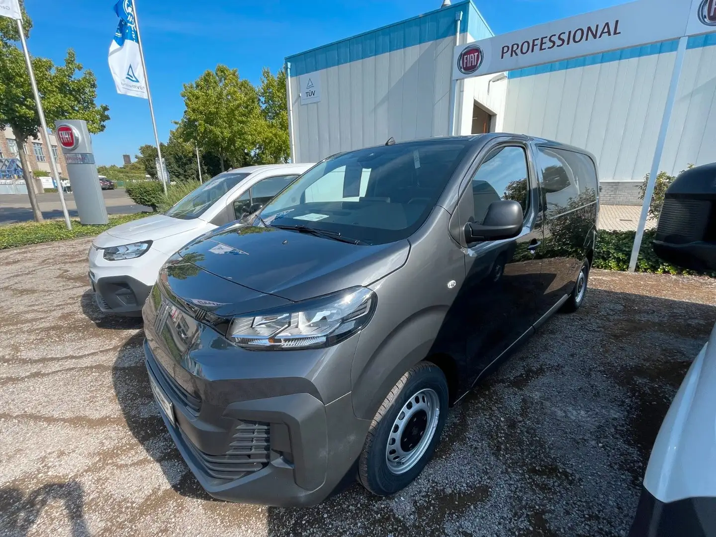 Fiat Scudo Kastenwagen L2 1.5 BlueHDI 120 Gris - 2