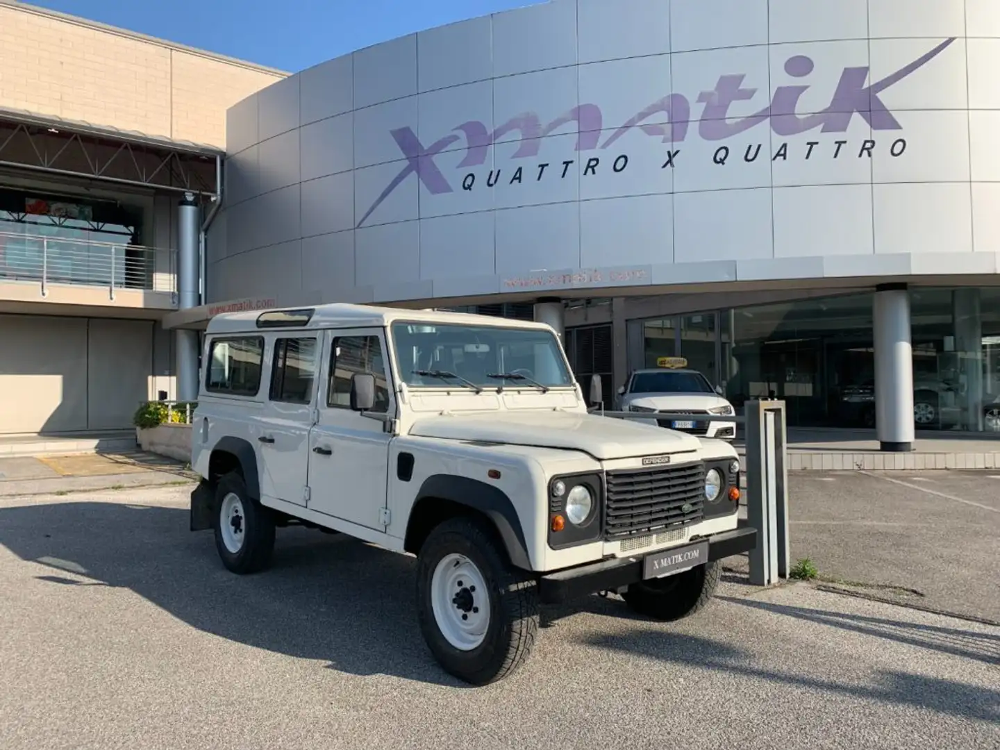 Land Rover Defender 110 2.5 Td5 cat Station Wagon 9 POSTI Bianco - 2