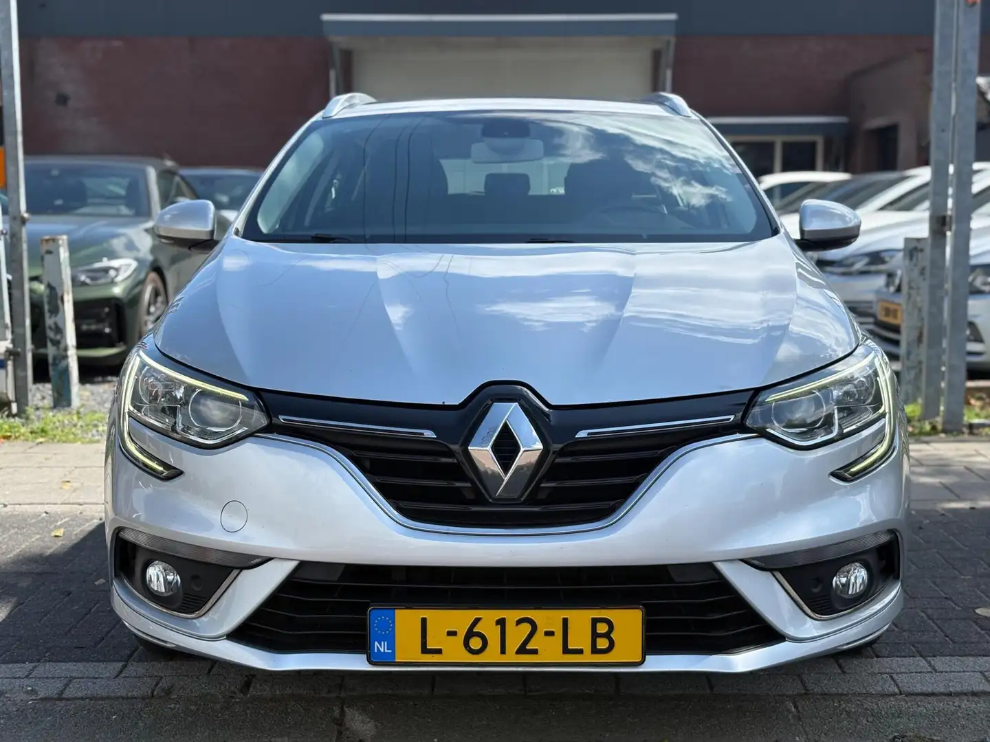 Renault Megane Estate 1.5 dCi Limited | Automaat | LED | Cruise c Grijs - 2