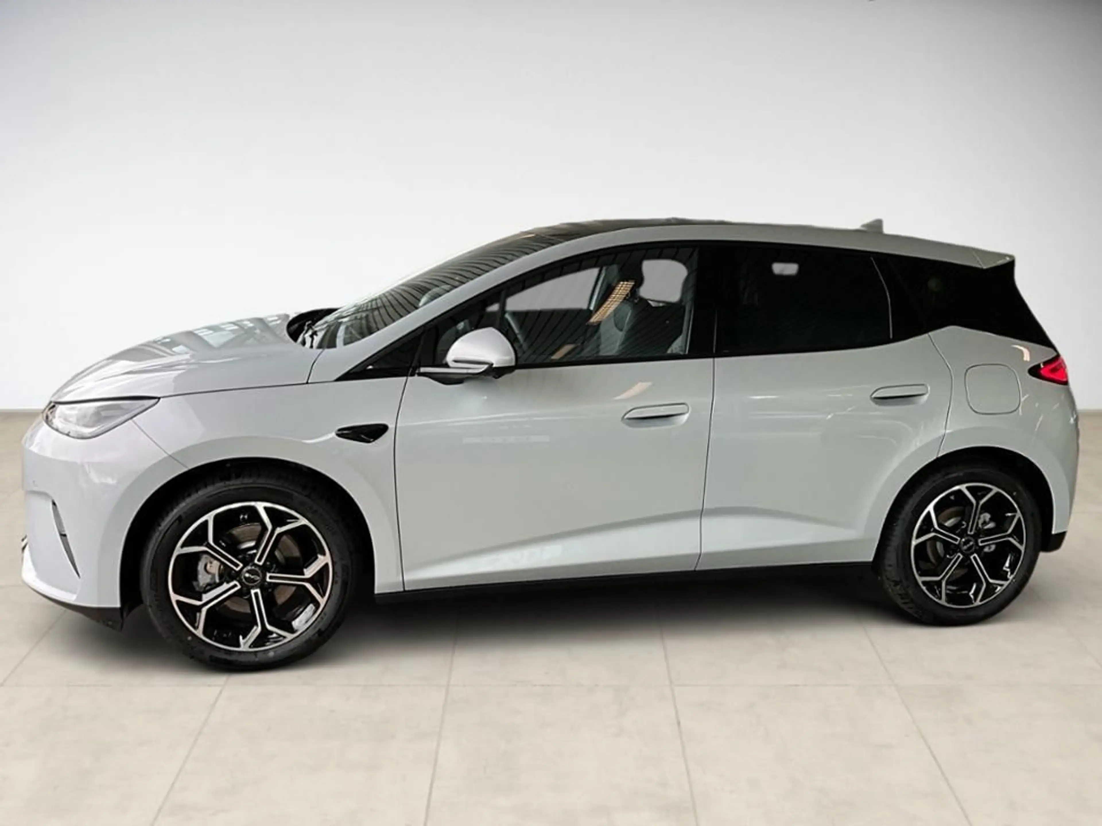 BYD Dolphin G DM-i Comfort 360 ACC AUT Fernlichtass. — photo 3