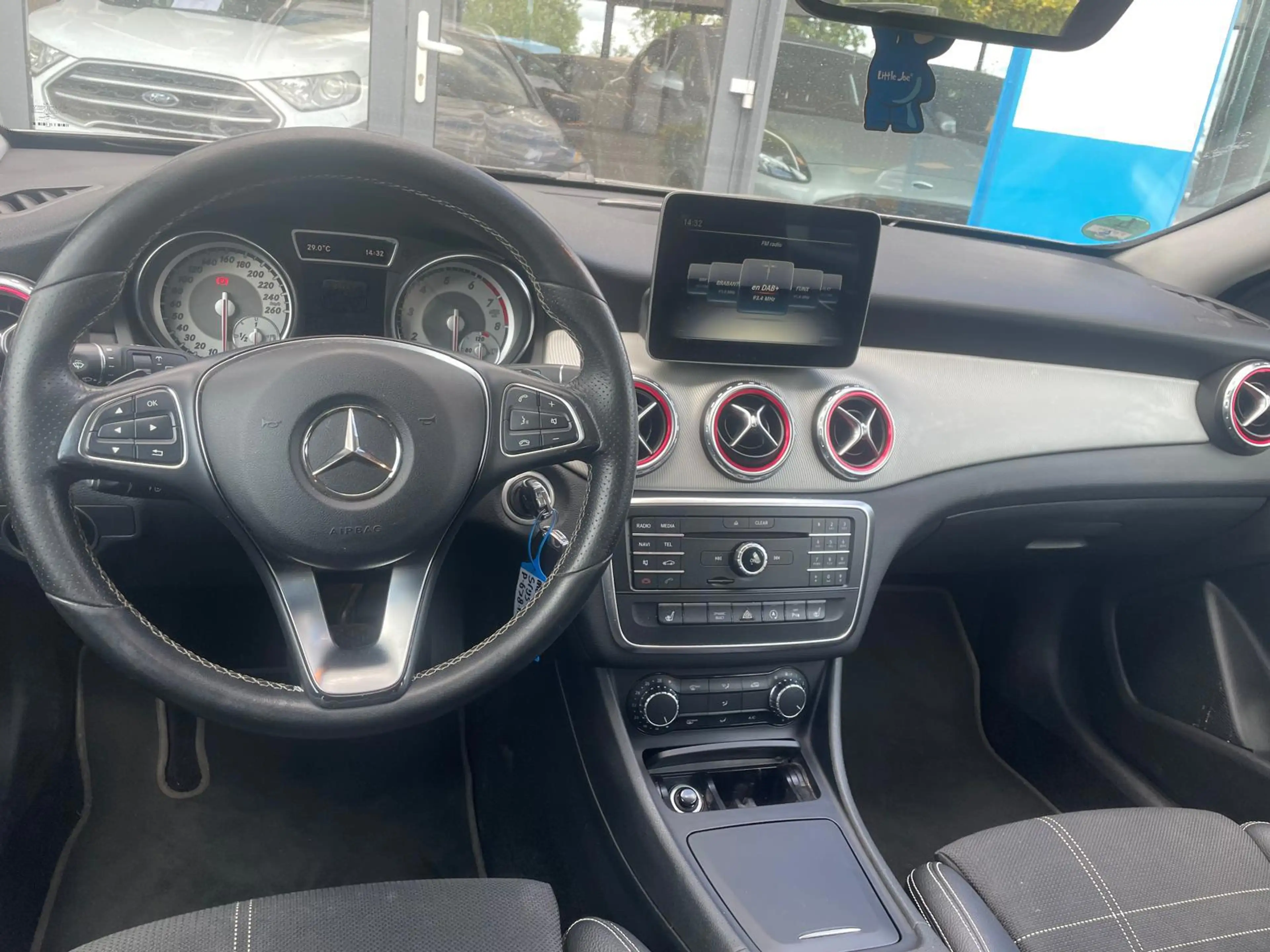 Mercedes-Benz GLA 200 Prestige — photo 12