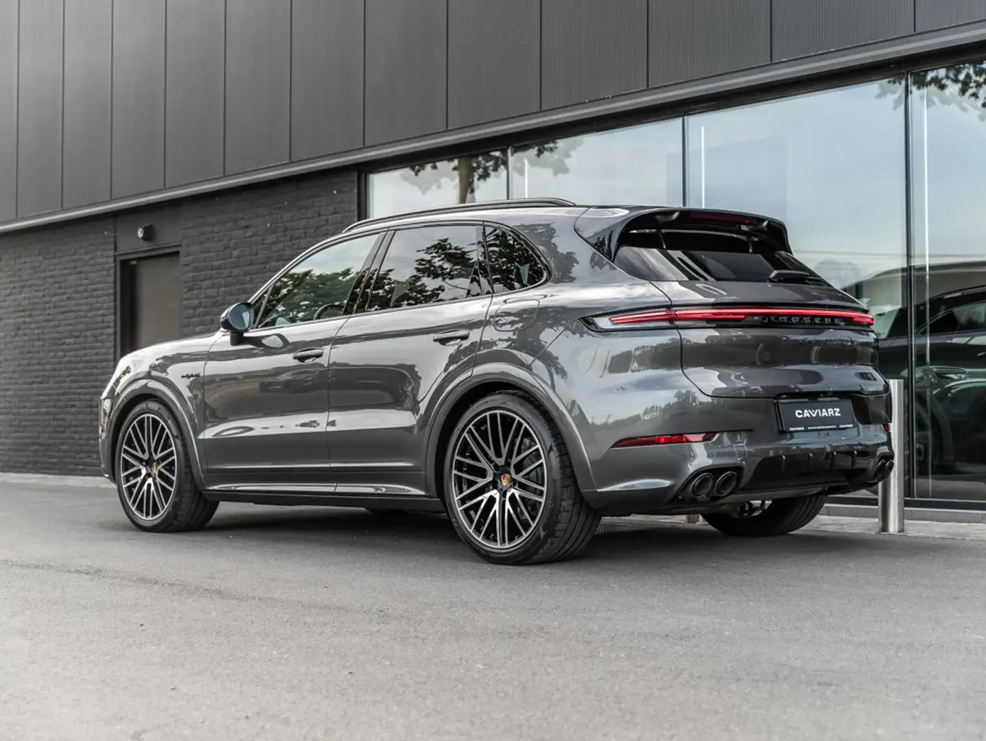 Porsche Cayenne E-HYB SPORTDES/UITL/AIR/22/MATR/PANO/INNO/18W FULL Gri - 2