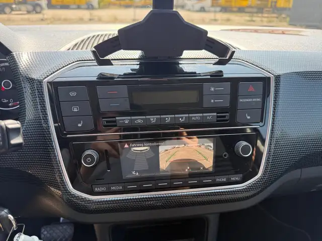 Volkswagen E-Up! view 13