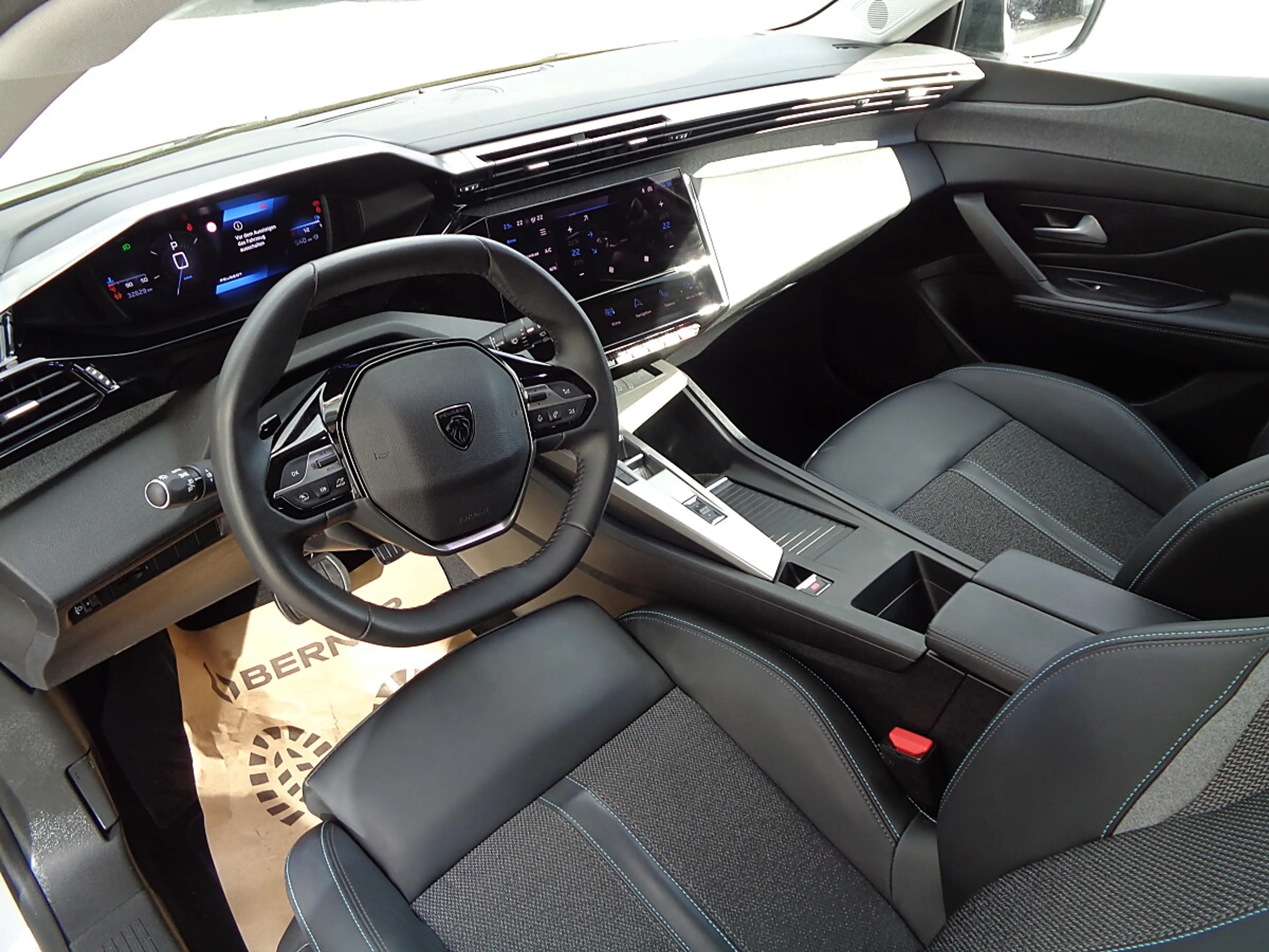 Peugeot 308 SW BlueHDi 130 S&S EAT8 Allure NAVI LED 360GRAD... — photo 15