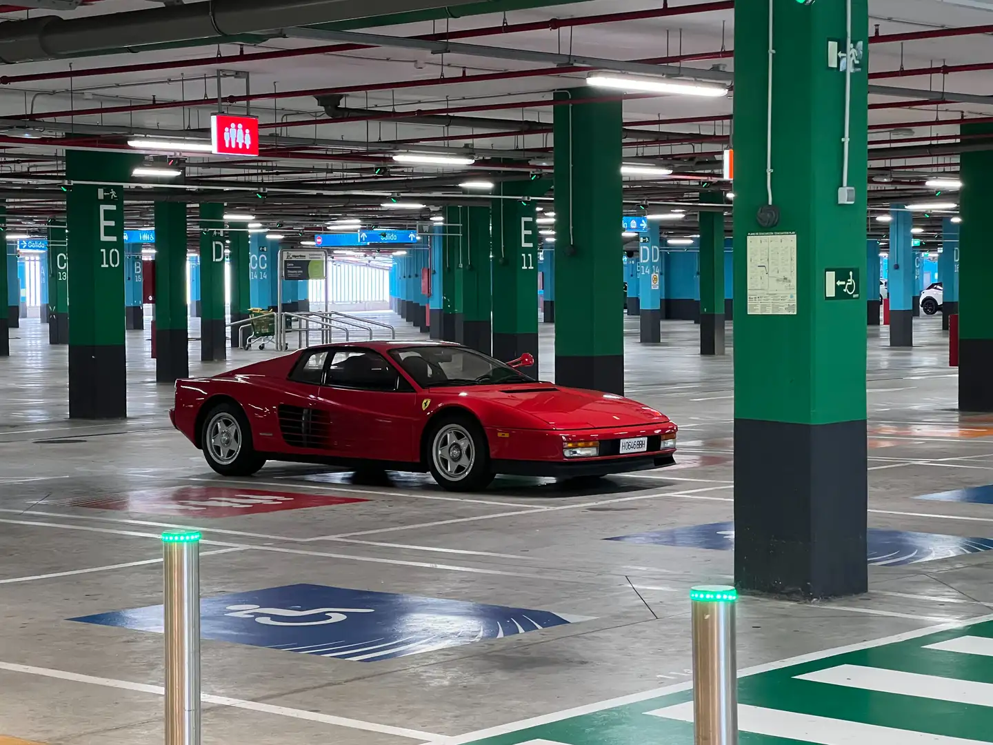 Ferrari Testarossa Testarossa Rot - 2
