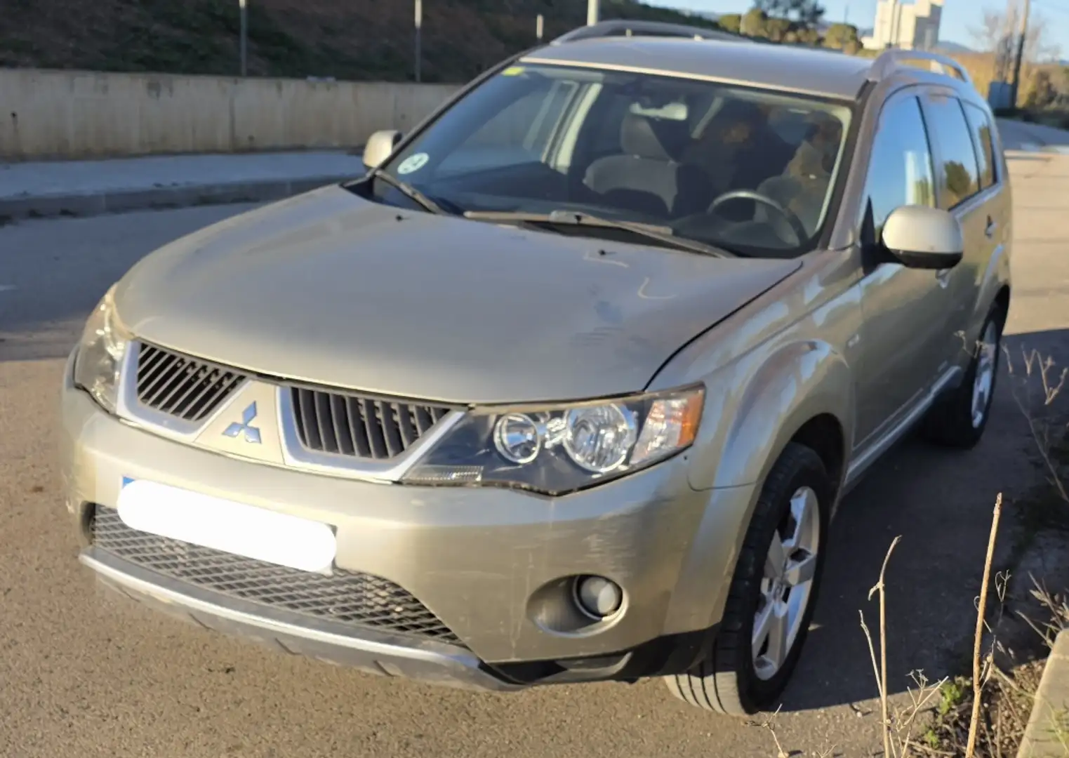 Mitsubishi Outlander 2.0DI-D Intense Plateado - 1