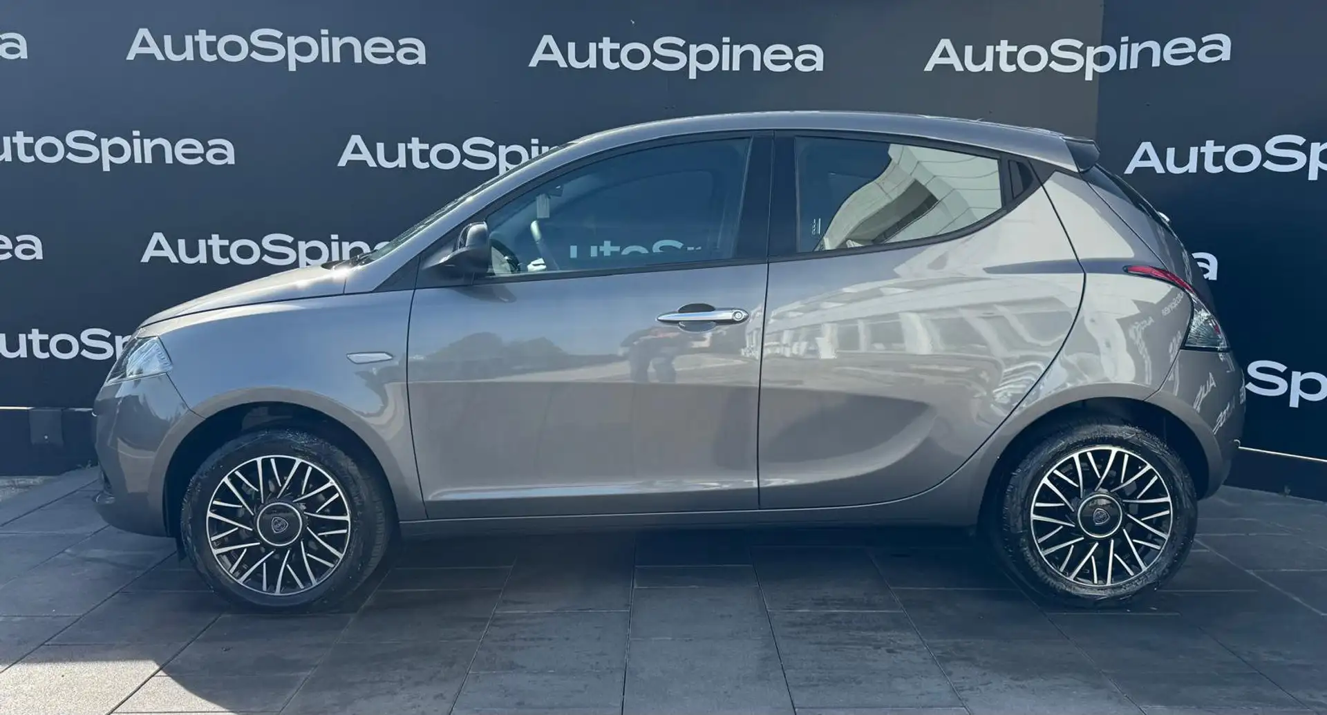 Lancia Ypsilon Ypsilon 1.0 FireFly 5 porte S&S Hybrid Platino #t - 2