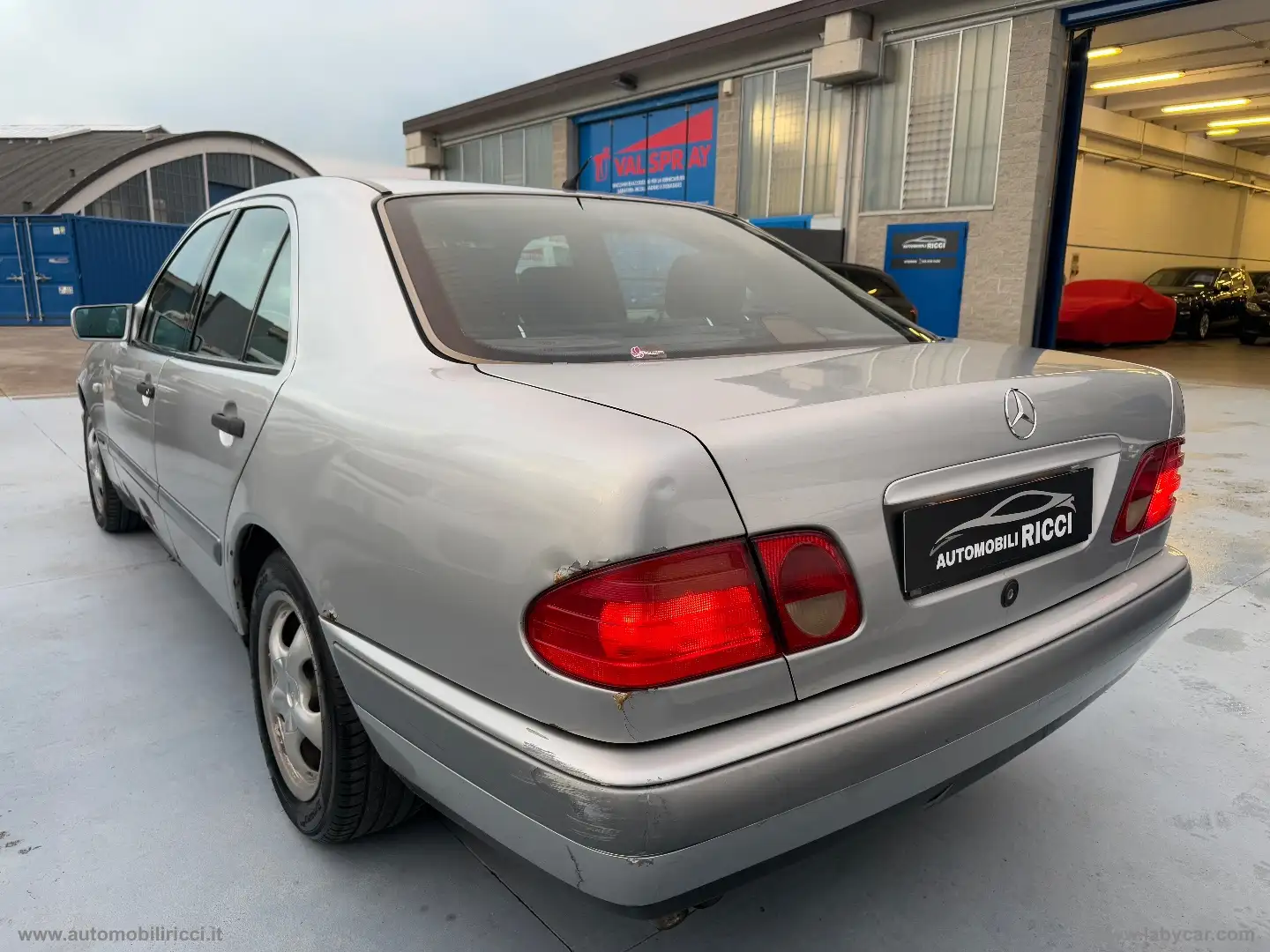 Mercedes-Benz E 200 E 300 TD Avantgarde Grau - 2