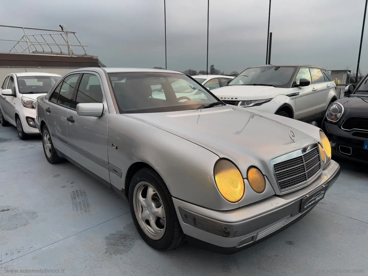 Mercedes-Benz E 200 E 300 TD Avantgarde Grau - 1