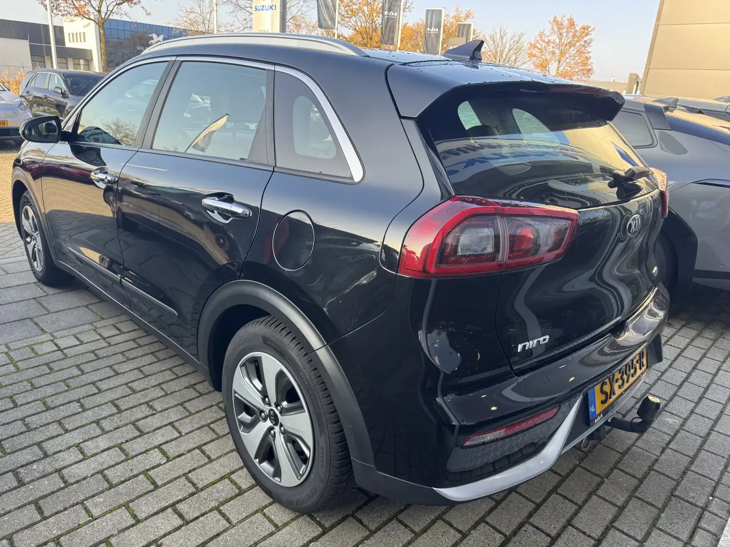 Kia Niro 1.6 GDi Hybrid DynamicLine Allweatherbanden | Trek Schwarz - 2