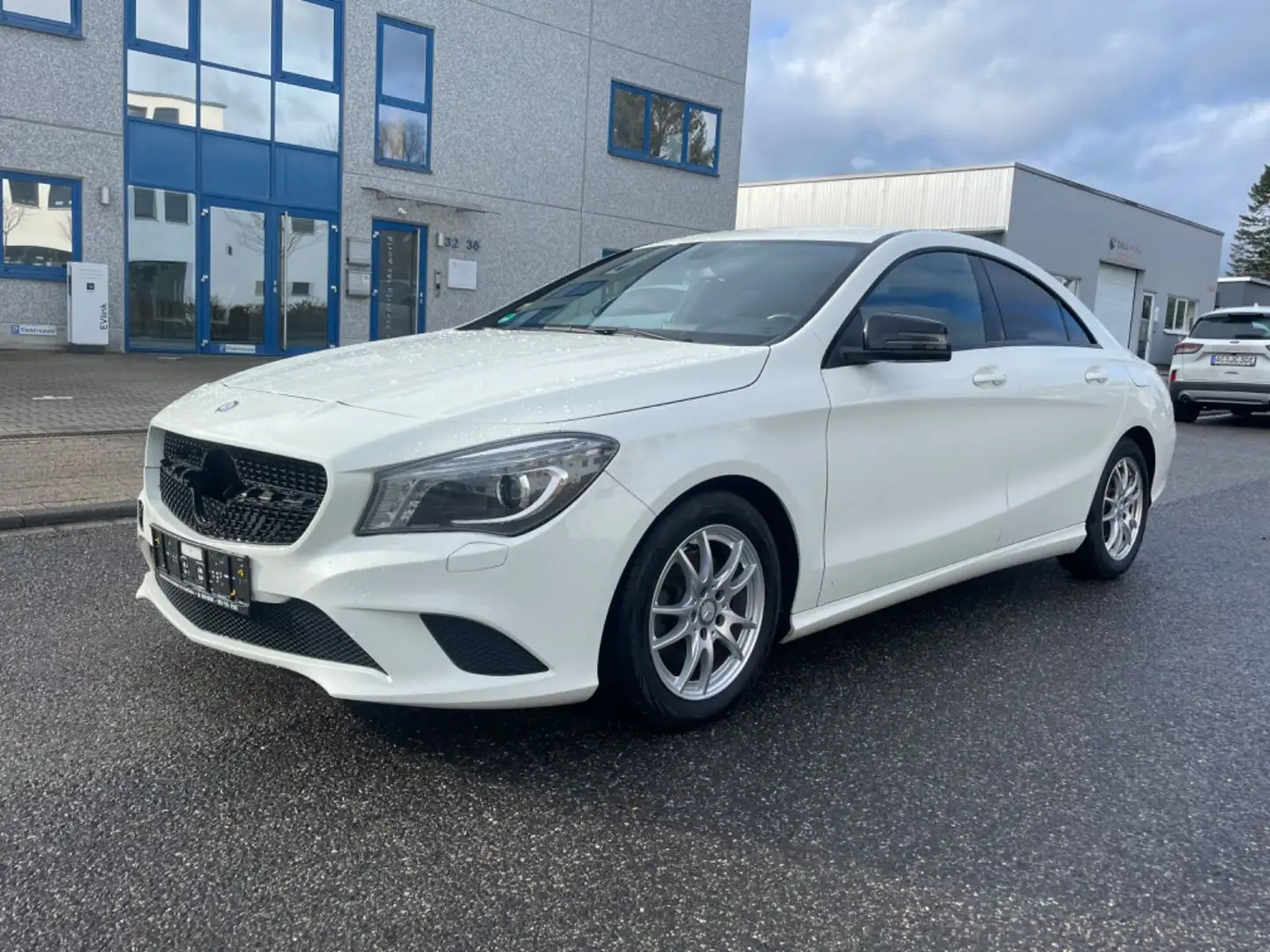 Mercedes-Benz CLA 180 CLA -Klasse CLA 180 White - 1