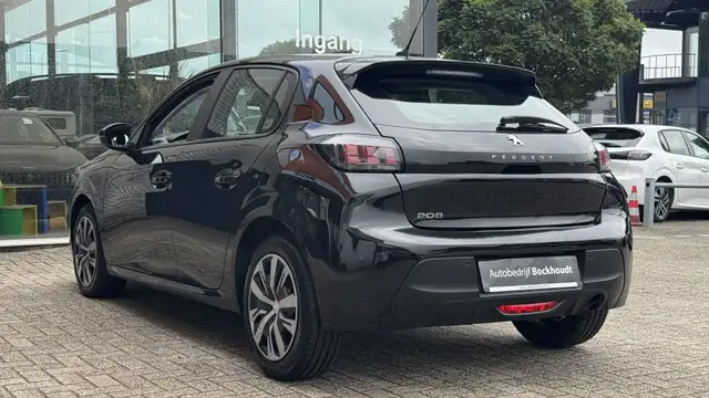 Peugeot 208 view 4
