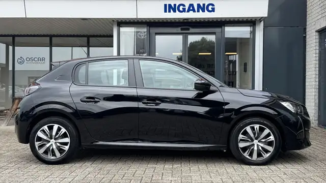 Peugeot 208 view 5