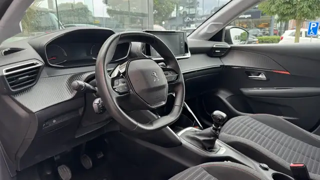 Peugeot 208 view 7