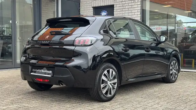 Peugeot 208 view 6