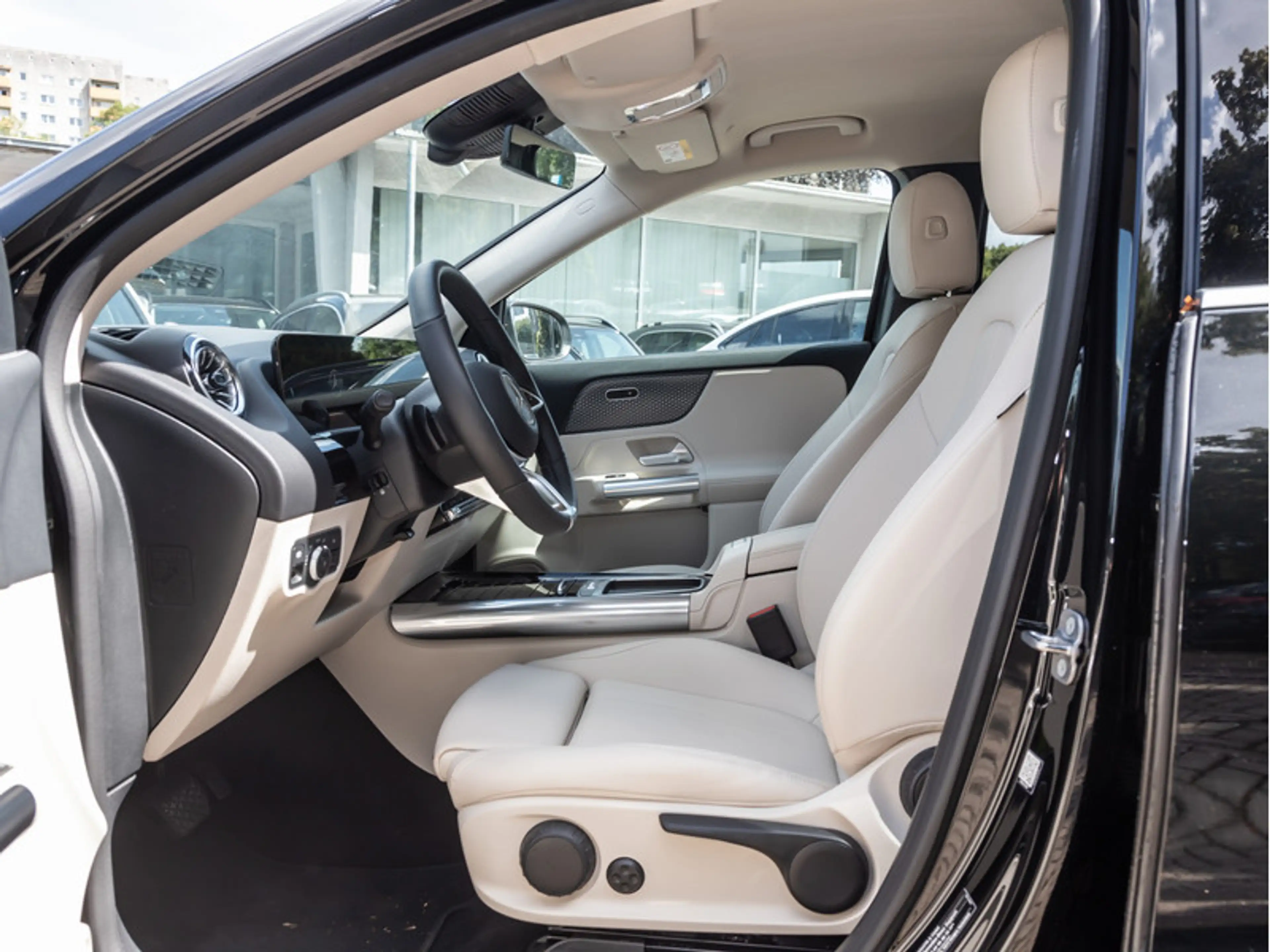 Mercedes-Benz EQA 300 4MATIC Progressive+Distr+Ambiente+ILS — photo 12