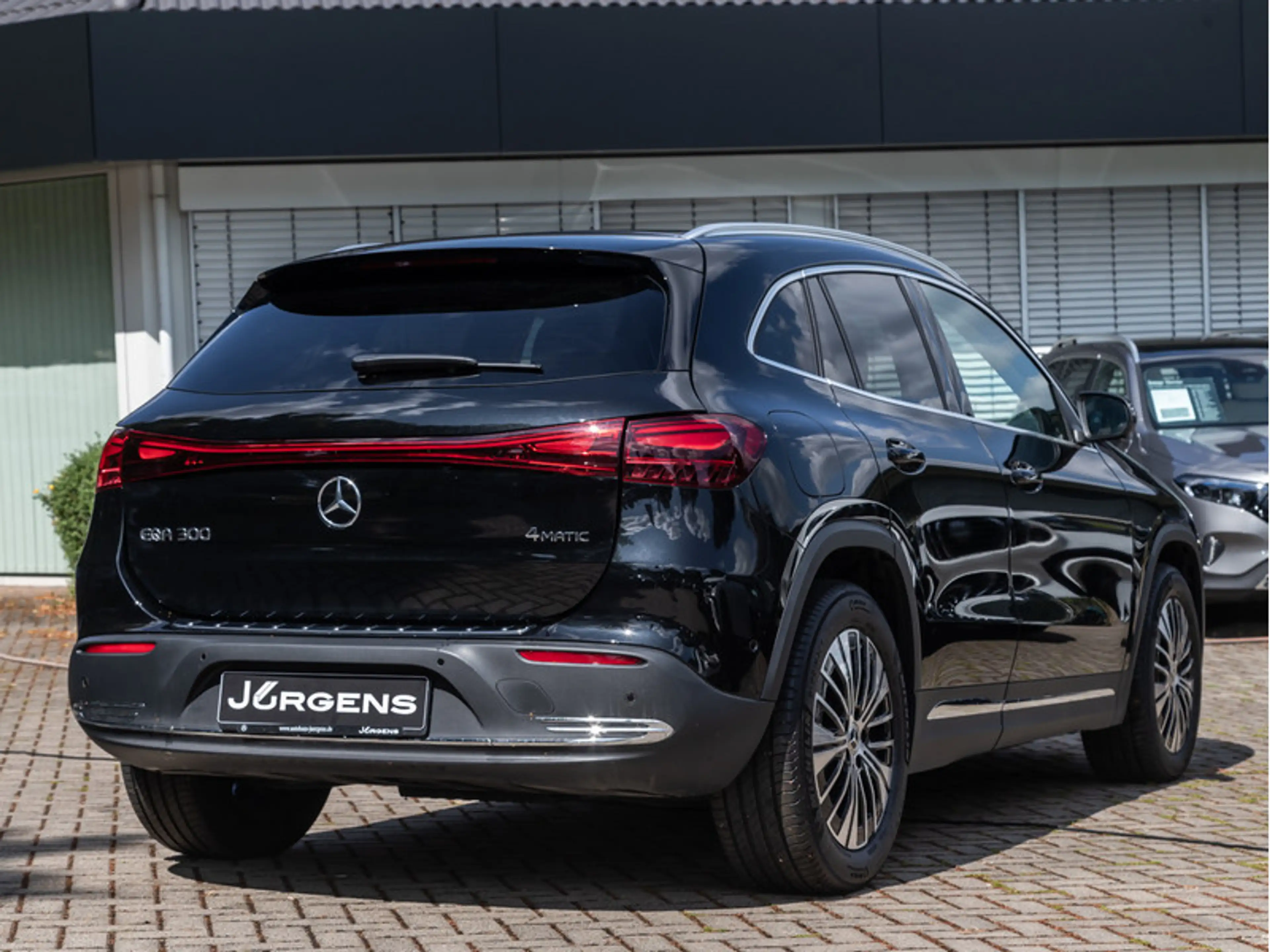 Mercedes-Benz EQA 300 4MATIC Progressive+Distr+Ambiente+ILS — photo 4