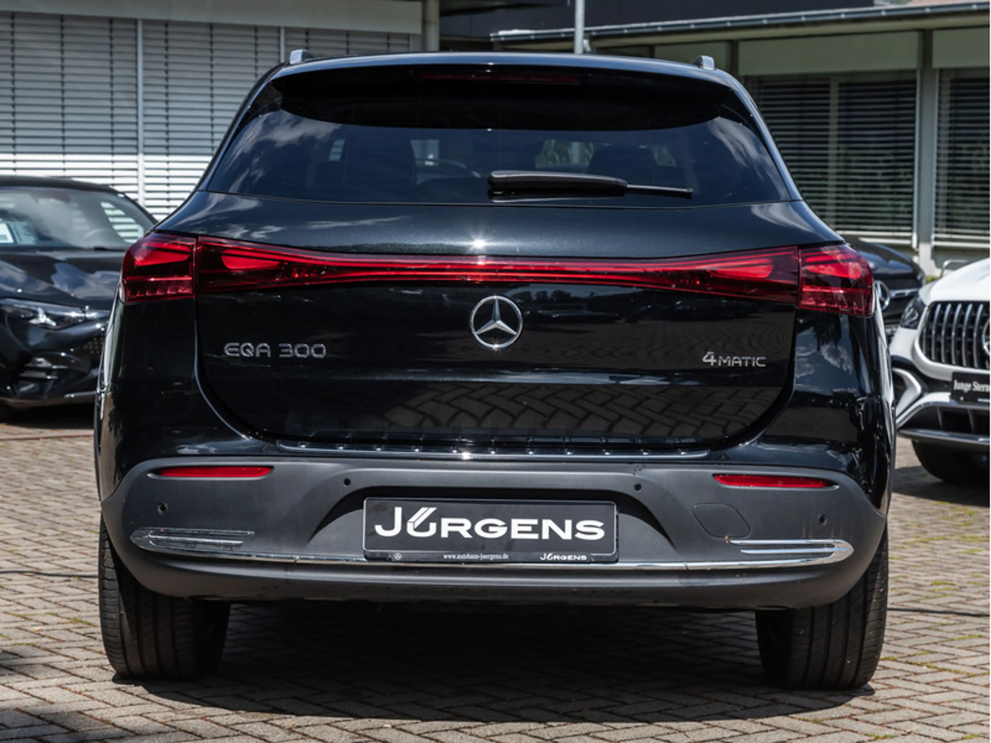 Mercedes-Benz EQA 300 4MATIC Progressive+Distr+Ambiente+ILS — photo 5