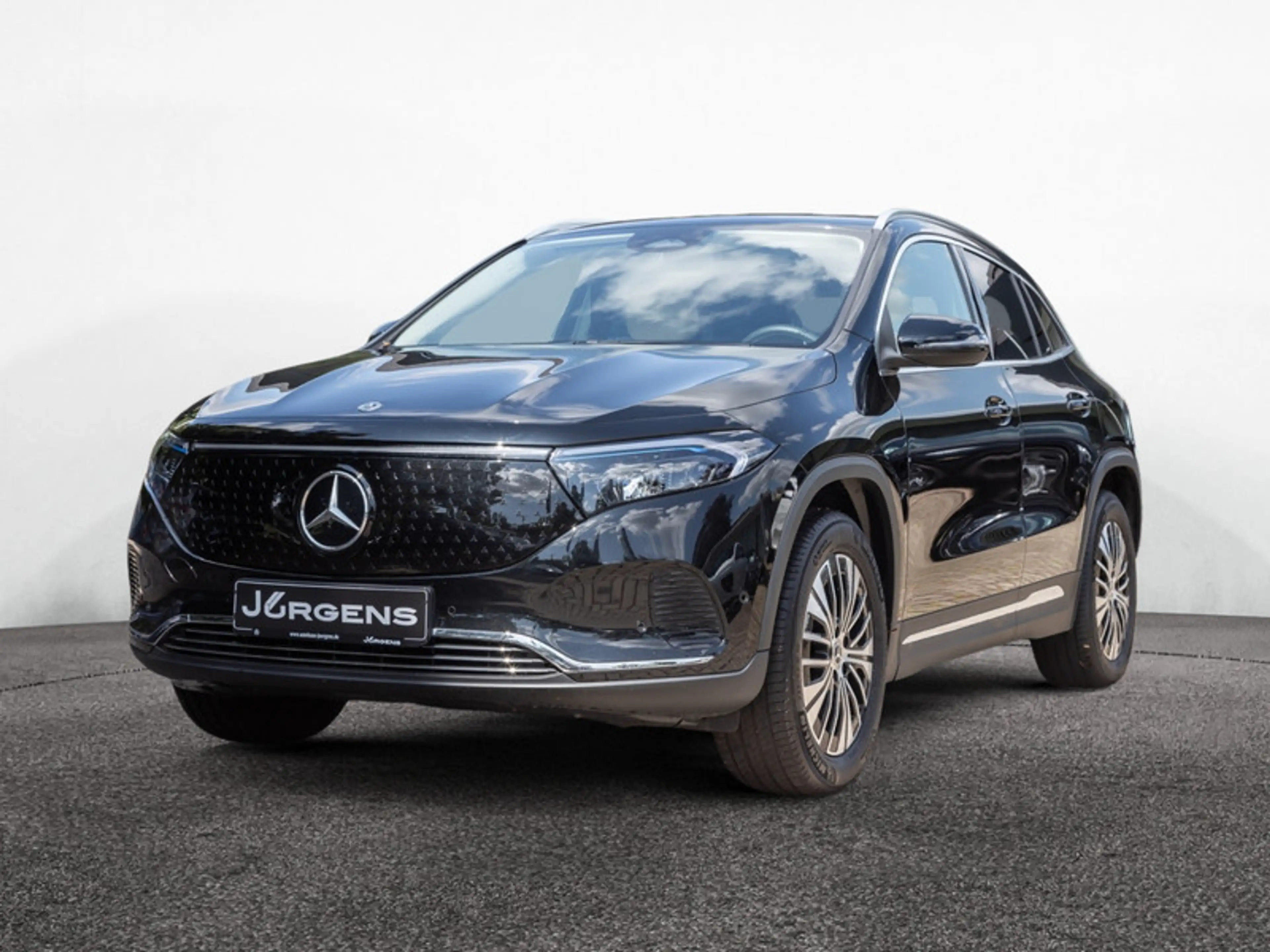 Mercedes-Benz EQA 300 4MATIC Progressive+Distr+Ambiente+ILS — photo 2