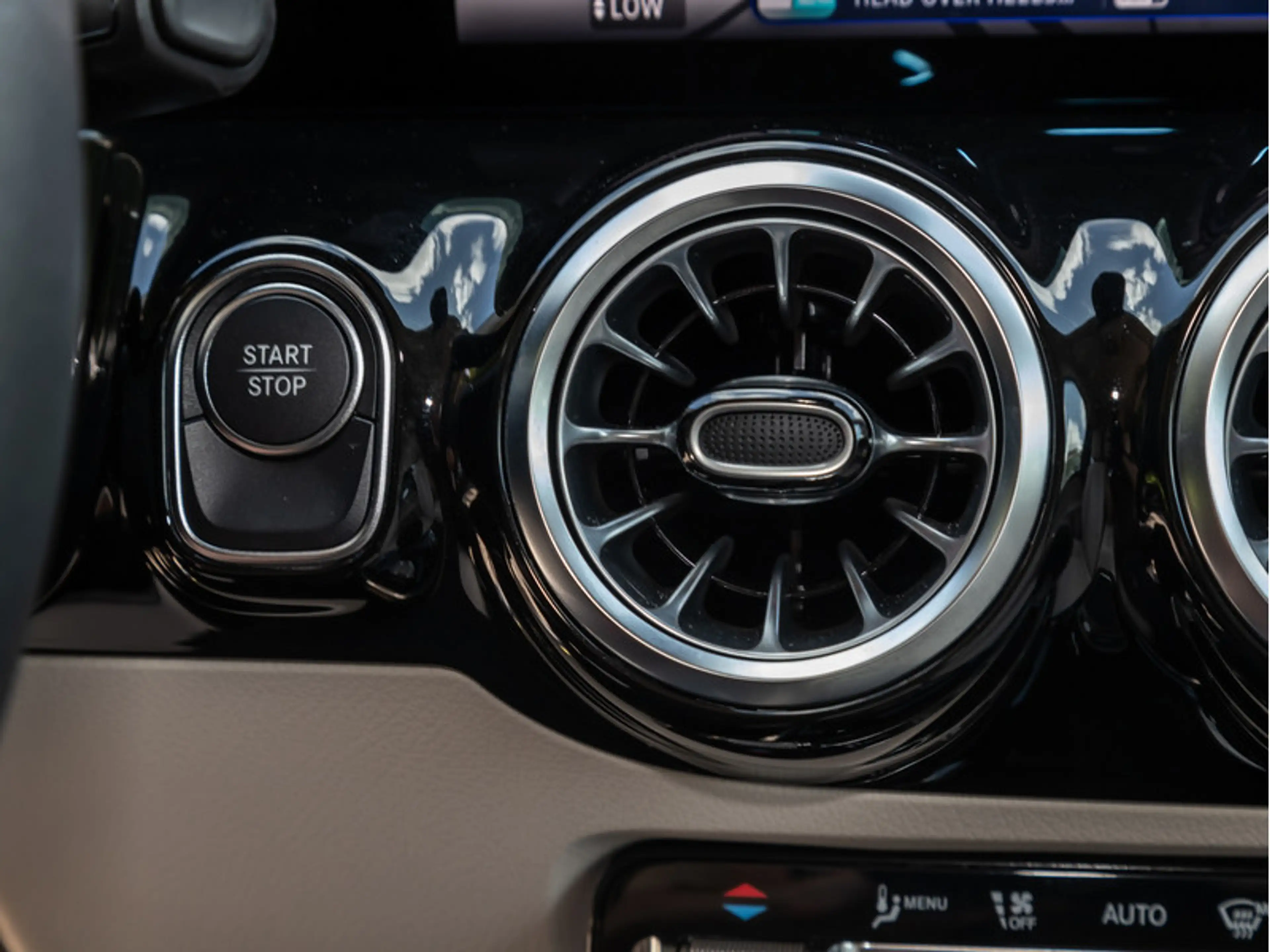 Mercedes-Benz EQA 300 4MATIC Progressive+Distr+Ambiente+ILS — photo 15