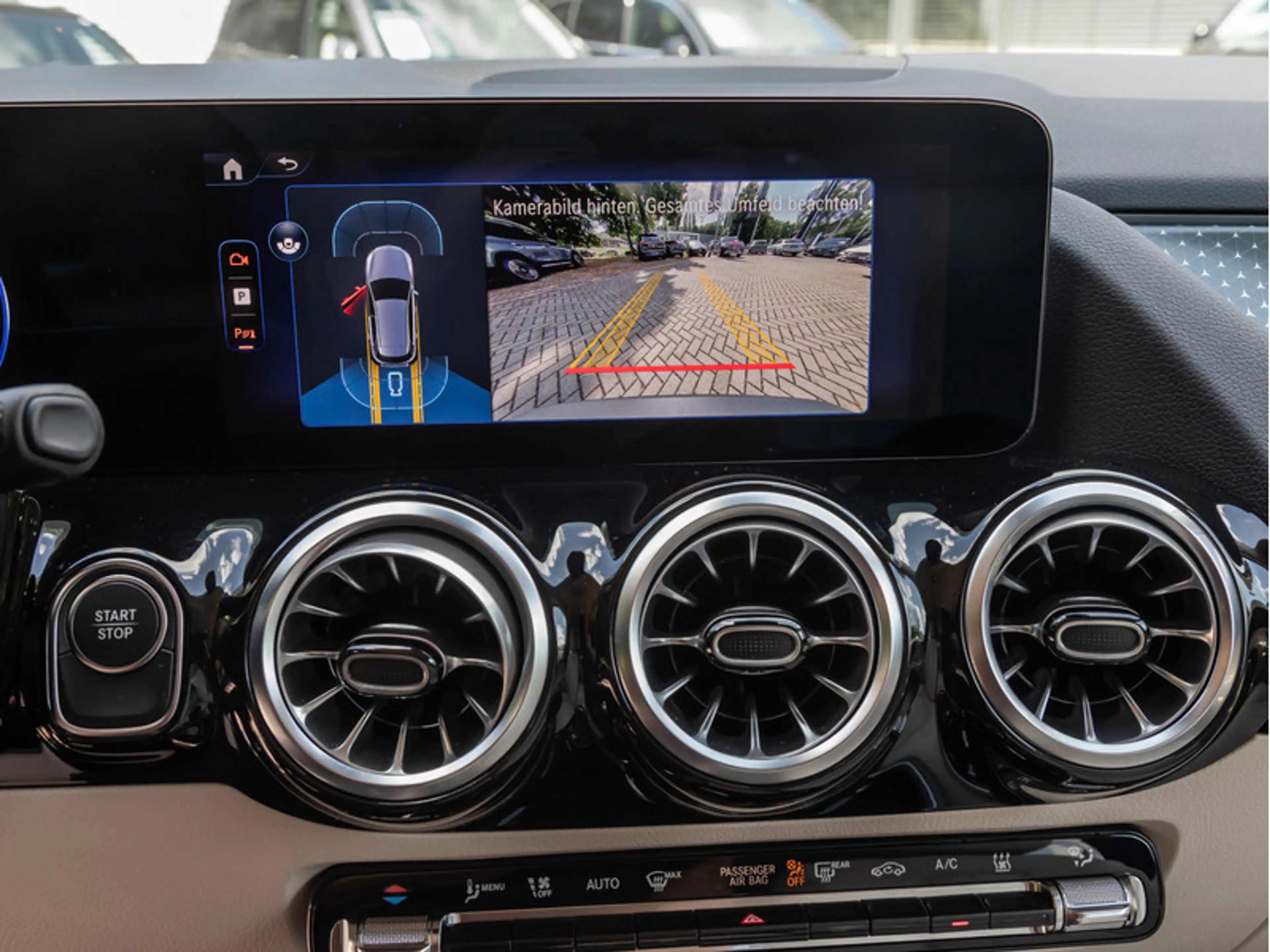 Mercedes-Benz EQA 300 4MATIC Progressive+Distr+Ambiente+ILS — photo 14