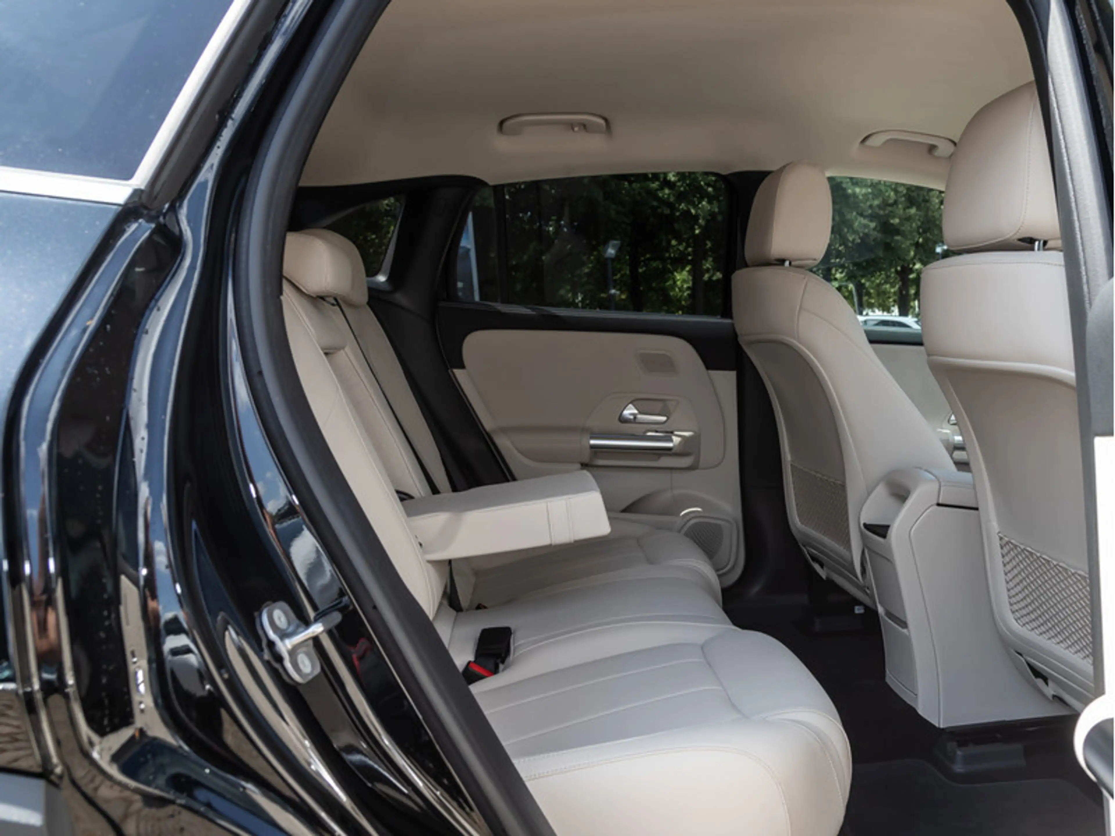 Mercedes-Benz EQA 300 4MATIC Progressive+Distr+Ambiente+ILS — photo 10