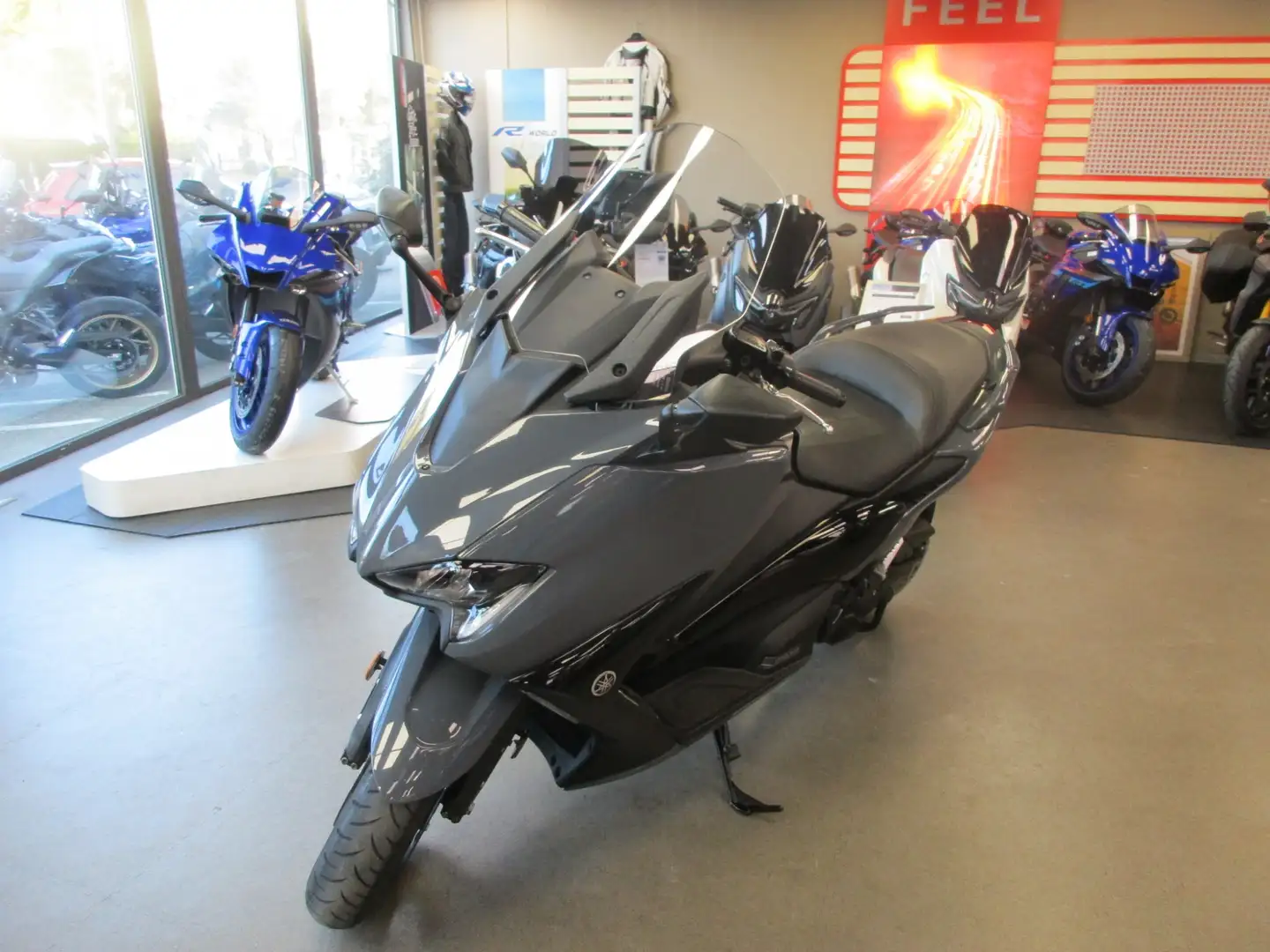 Yamaha TMAX 560 Gri - 2
