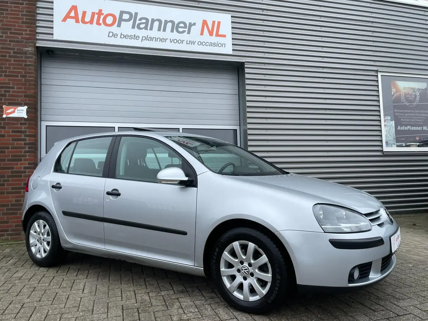 Volkswagen Golf V 1.6 FSI! Cruise! Schuifdak! 1e Eigenaar! Grijs - 2