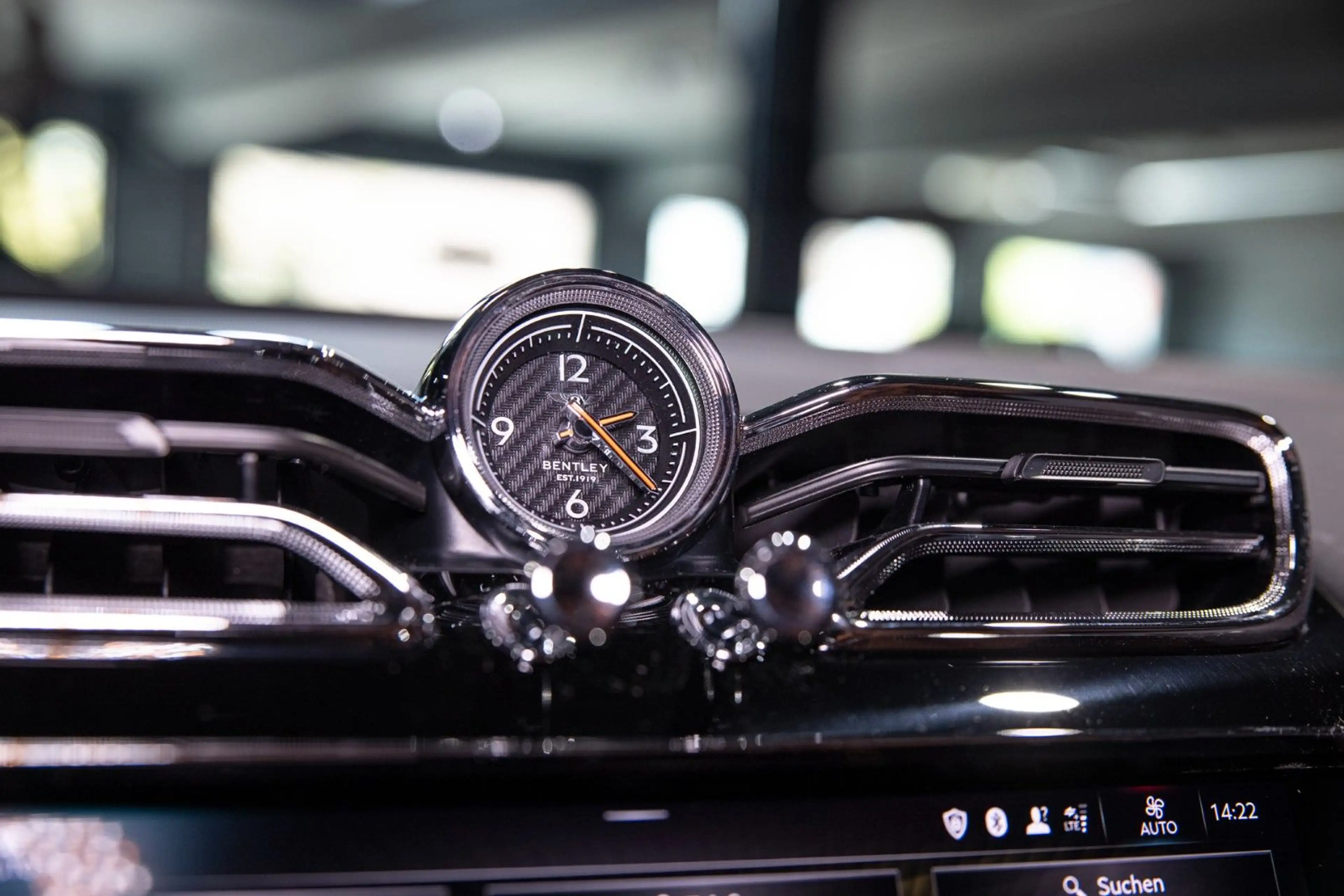 Bentley Bentayga BENTAYGA V8 | NAIM-SOUND SYSTEM — photo 14