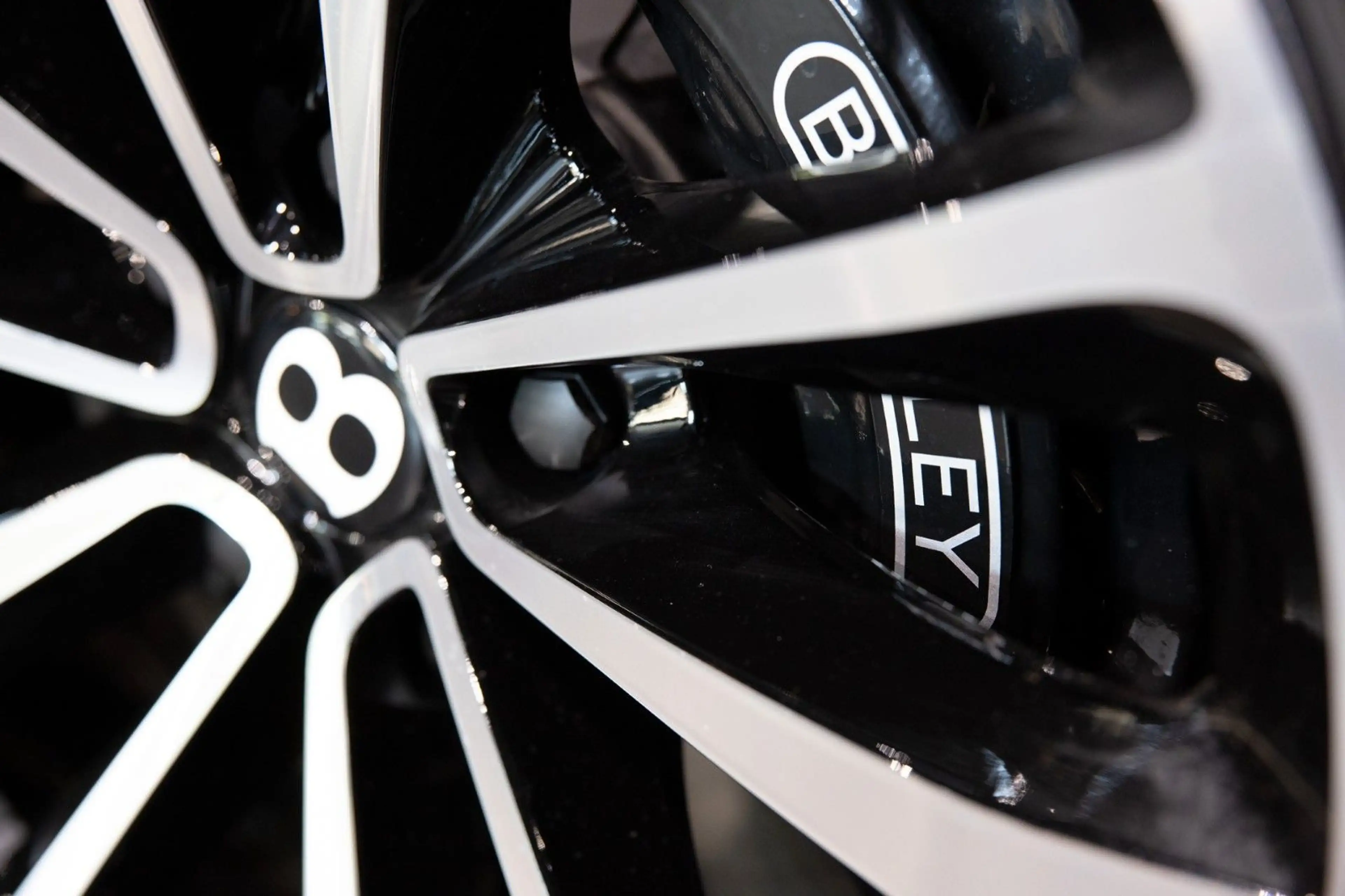 Bentley Bentayga BENTAYGA V8 | NAIM-SOUND SYSTEM — photo 7