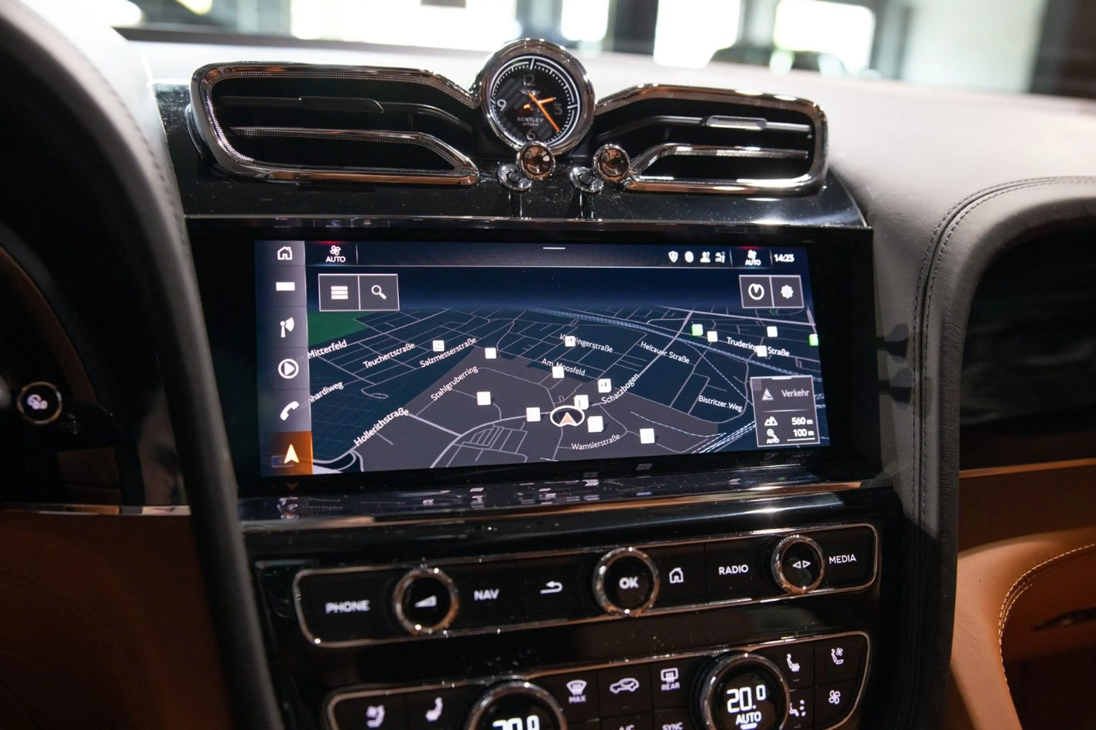 Bentley Bentayga BENTAYGA V8 | NAIM-SOUND SYSTEM — photo 13